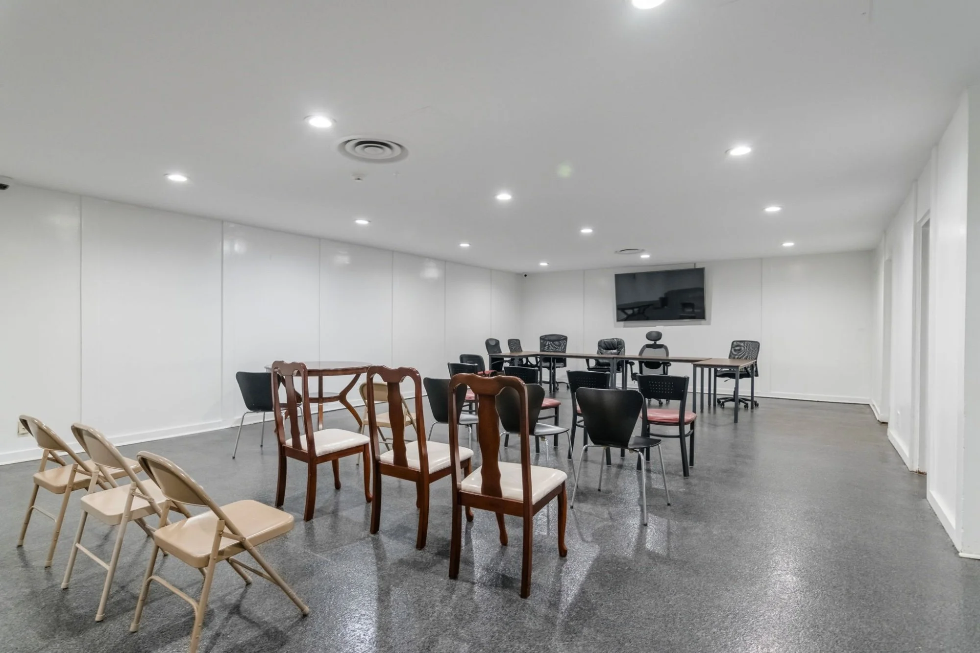 45-samantha-bard-301-n-beauregard-st-unit-902-building-meeting-room-alexandria-va-22312.jpg