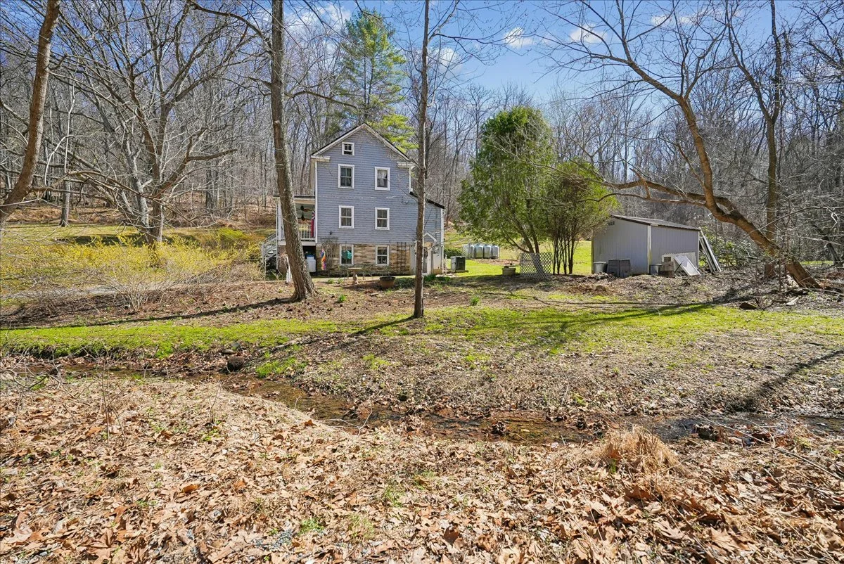 11-samantha-bard-13064-furnace-mountain-rd-rear-exterior-outbuilding-lovettsville-va-20180.jpg