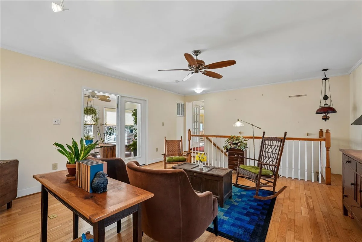 25-samantha-bard-13064-furnace-mountain-rd-living-room-open-plan-hardwood-lovettsville-va-20180.jpg