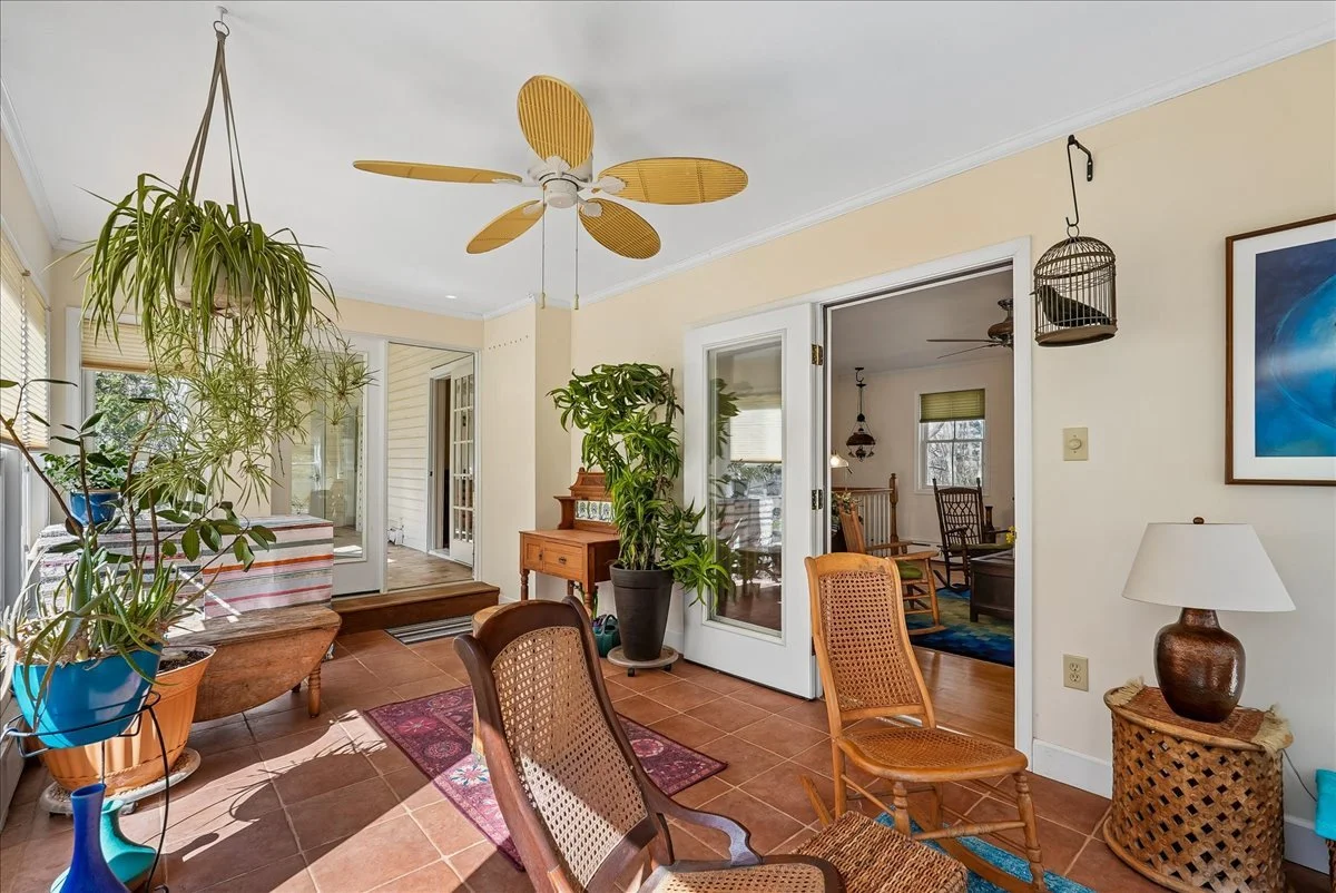 35-samantha-bard-13064-furnace-mountain-rd-sunroom-open-to-living-room-lovettsville-va-20180.jpg