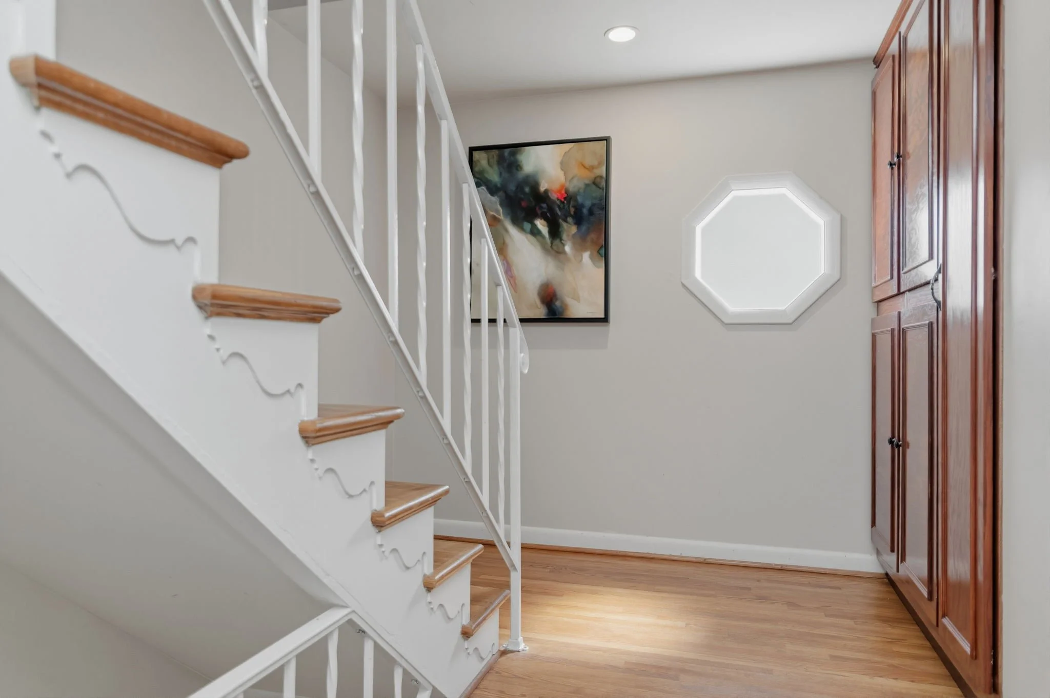 14-samantha-bard-13703-penwith-ct-staircase-decorative-railing-hardwood-chantilly-va-20151.jpg
