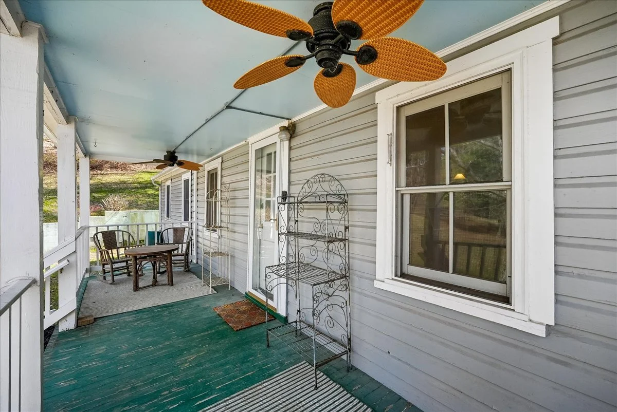 20-samantha-bard-13064-furnace-mountain-rd-covered-porch-dual-fans-lovettsville-va-20180.jpg