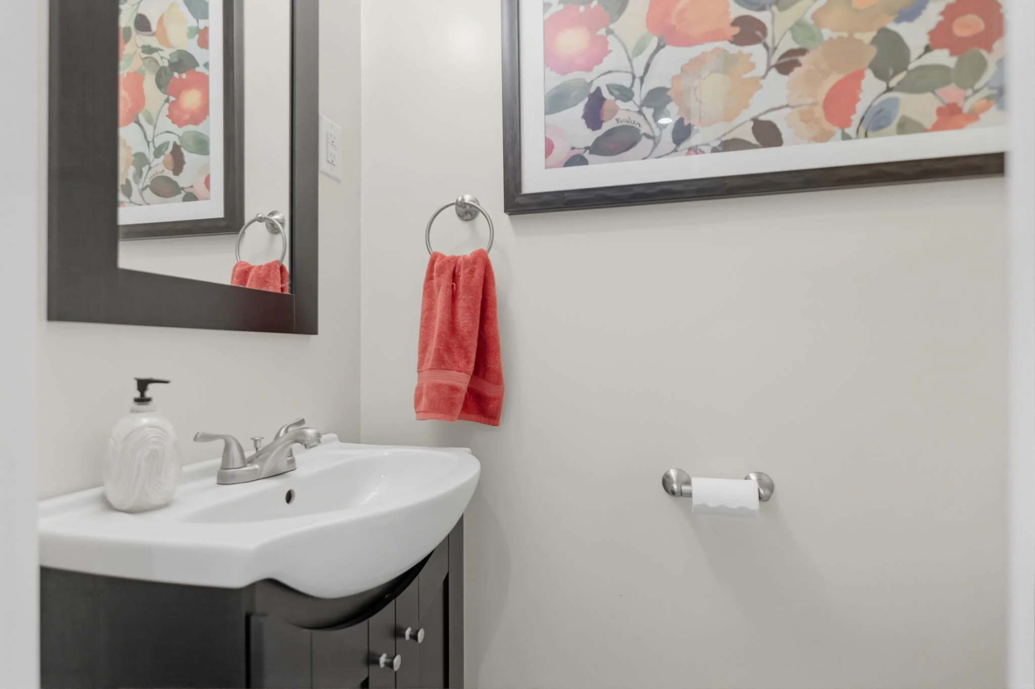 12-samantha-bard-13703-penwith-ct-powder-room-pedestal-sink-dark-vanity-chantilly-va-20151.jpg