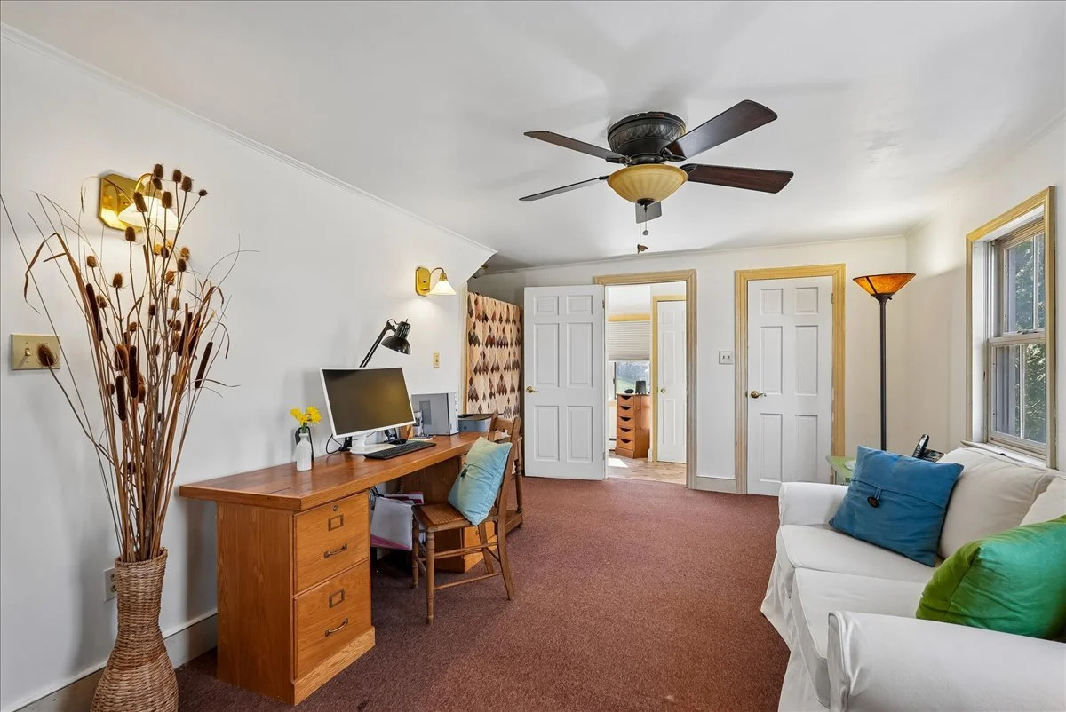 43-samantha-bard-13064-furnace-mountain-rd-bonus-room-home-office-carpet-lovettsville-va-20180.jpg