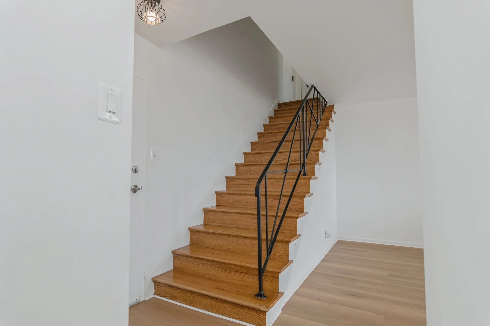 19-samantha-bard-301-n-beauregard-st-unit-902-staircase-oak-treads-alexandria-va-22312.jpg