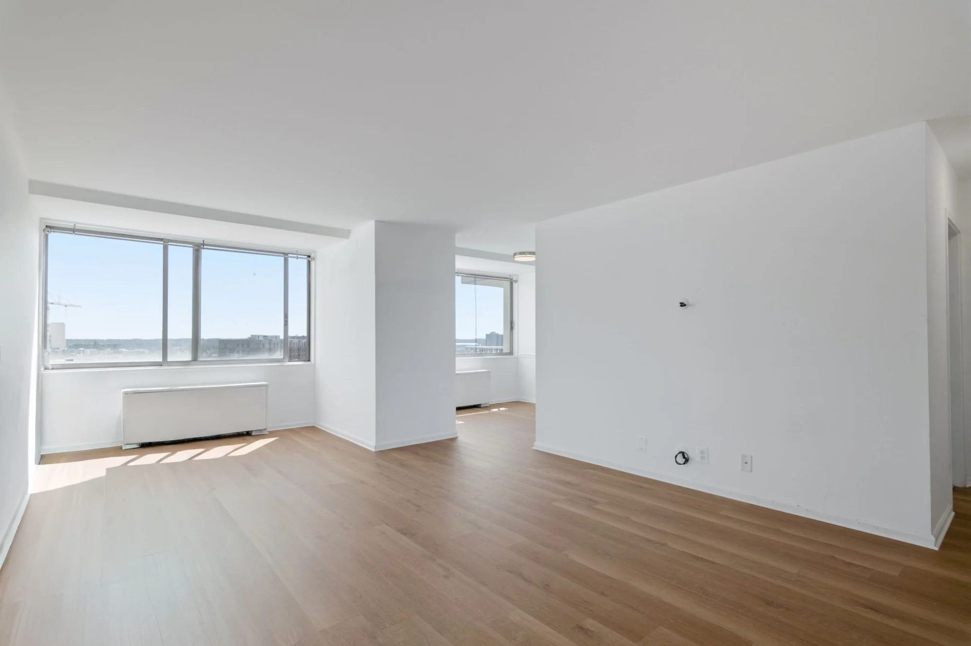 08-samantha-bard-301-n-beauregard-st-unit-902-living-room-tv-wall-view-alexandria-va-22312.jpg