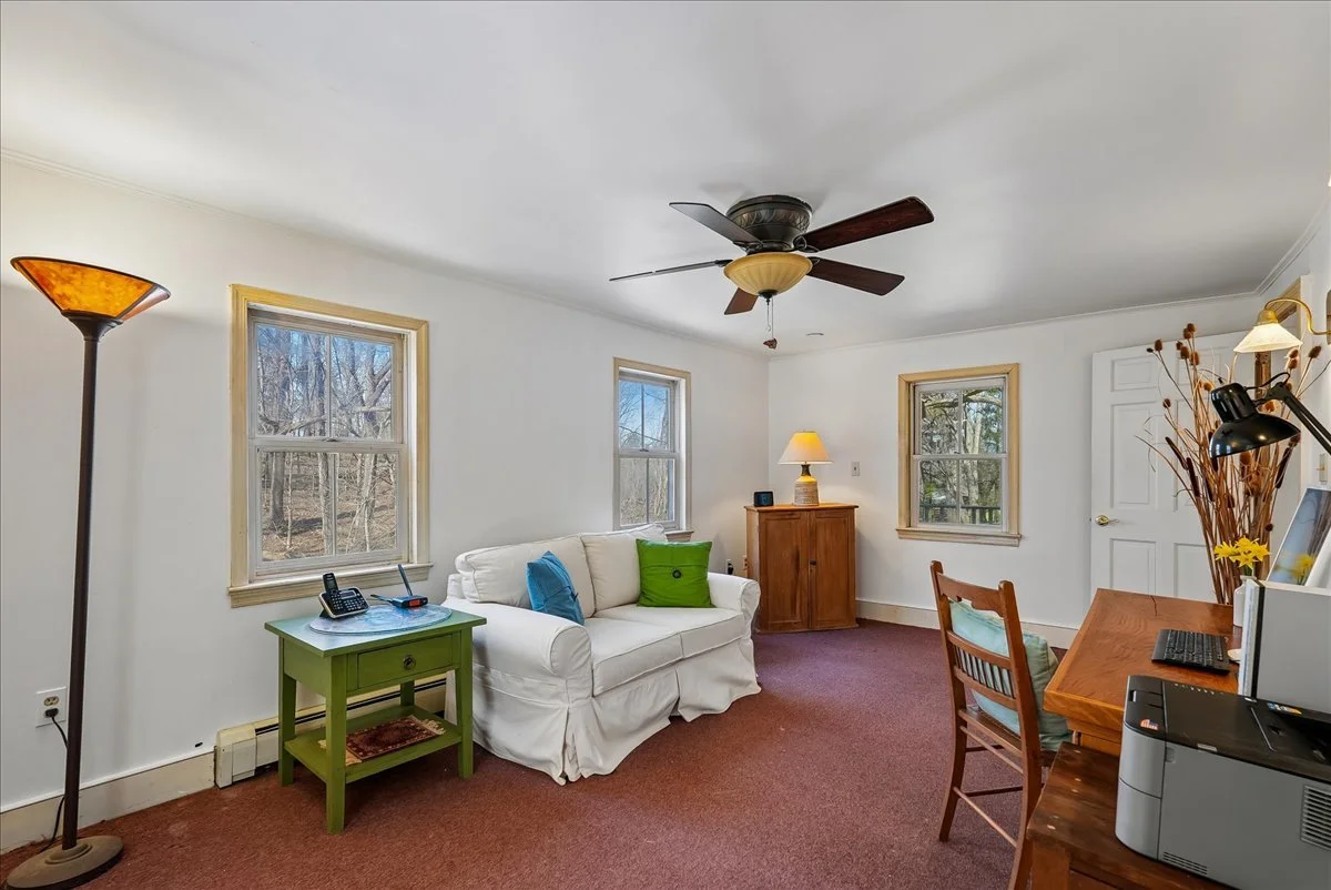 45-samantha-bard-13064-furnace-mountain-rd-bonus-room-three-windows-lovettsville-va-20180.jpg