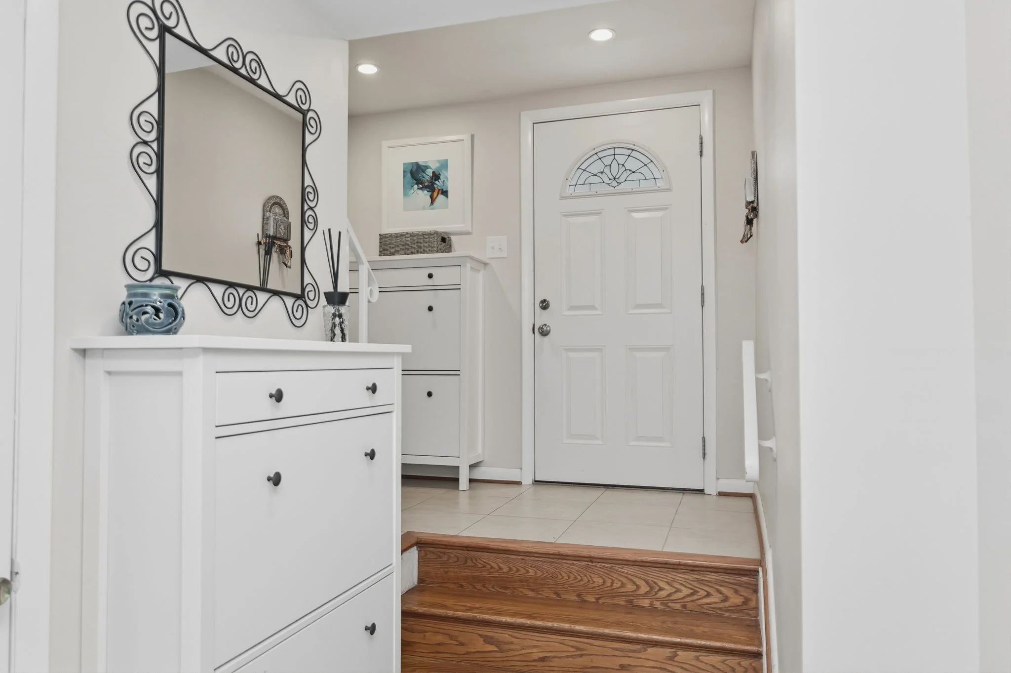 33-samantha-bard-13703-penwith-ct-entry-foyer-front-door-tile-floor-chantilly-va-20151.jpg