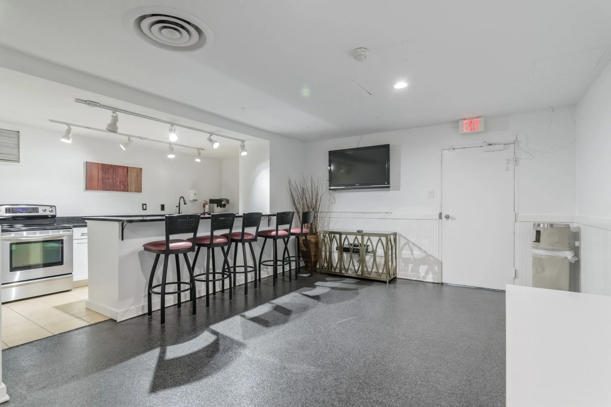 44-samantha-bard-301-n-beauregard-st-unit-902-building-party-room-kitchen-alexandria-va-22312.jpg
