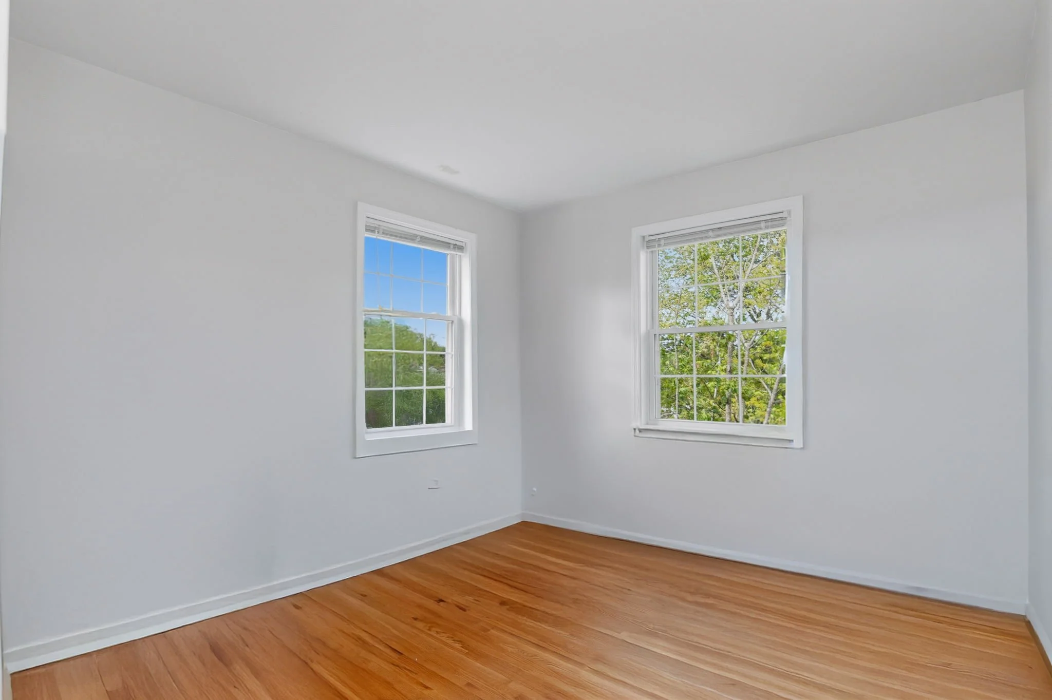 22-samantha-bard-13703-penwith-ct-bedroom-three-empty-double-windows-chantilly-va-20151.jpg