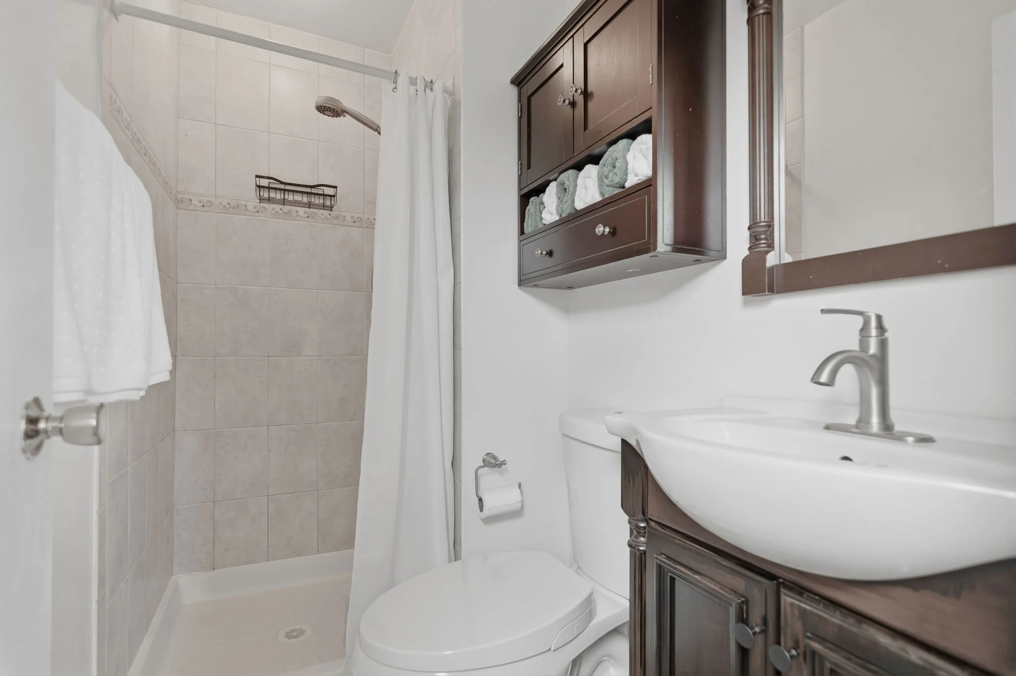 18-samantha-bard-13703-penwith-ct-primary-bath-tiled-walk-in-shower-chantilly-va-20151.jpg