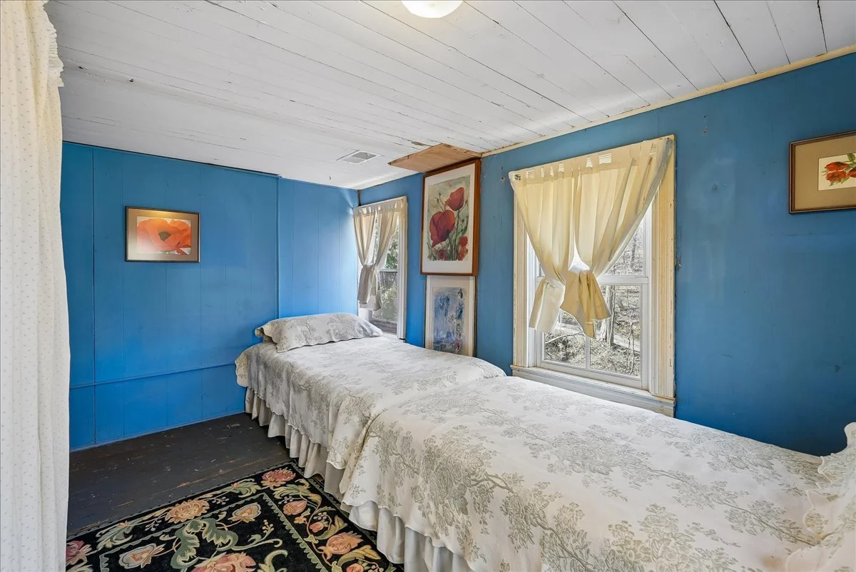 52-samantha-bard-13064-furnace-mountain-rd-bedroom-two-twin-beds-hardwood-lovettsville-va-20180.jpg