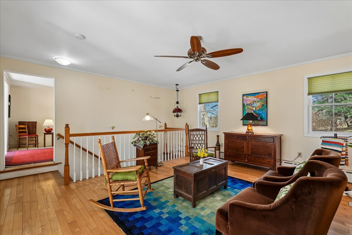 22-samantha-bard-13064-furnace-mountain-rd-living-room-hardwood-staircase-lovettsville-va-20180.jpg