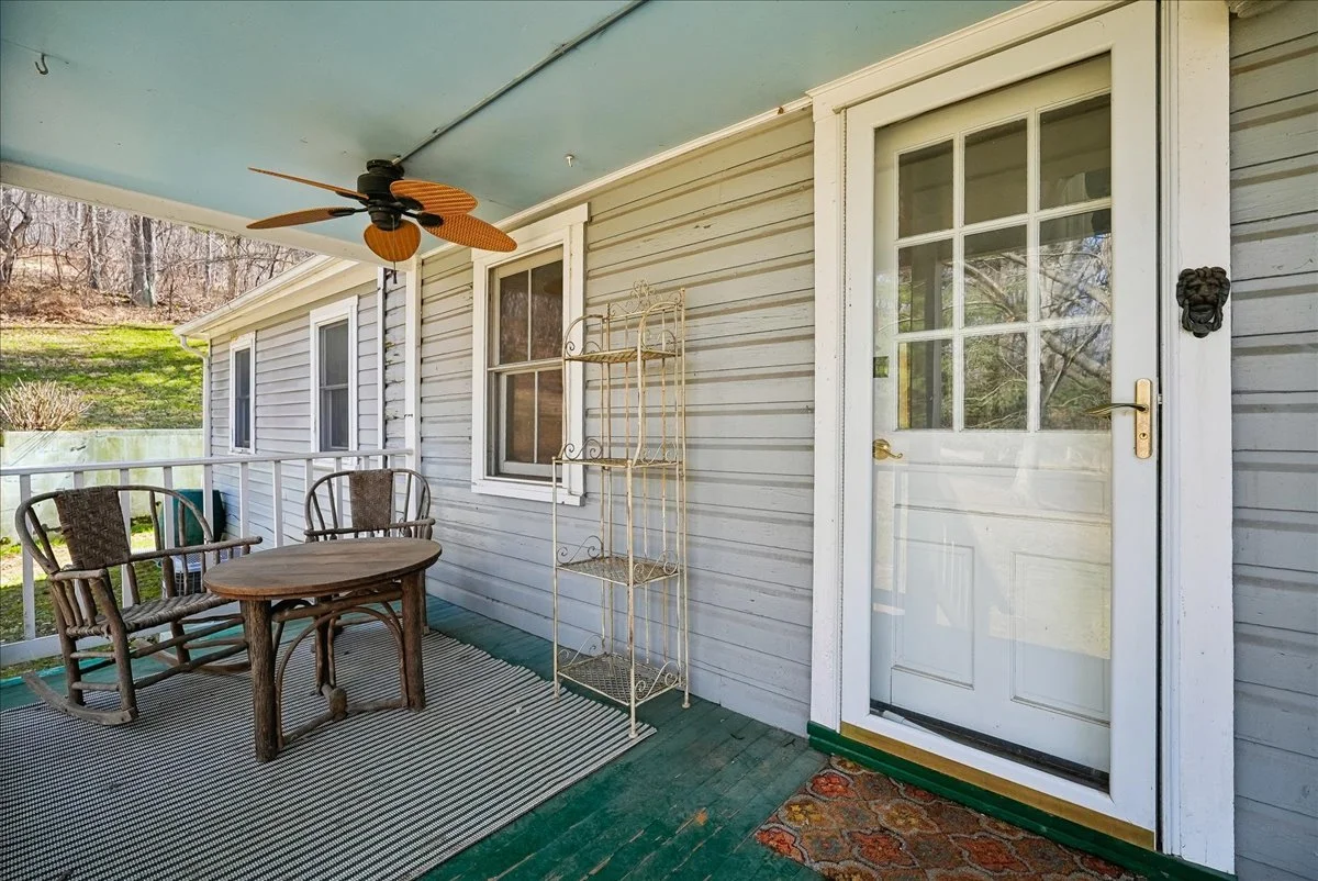 19-samantha-bard-13064-furnace-mountain-rd-covered-porch-ceiling-fan-lovettsville-va-20180.jpg