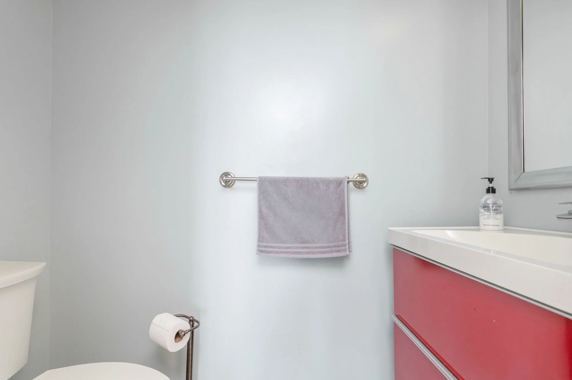 21-samantha-bard-301-n-beauregard-st-unit-902-half-bath-red-vanity-mirror-alexandria-va-22312.jpg