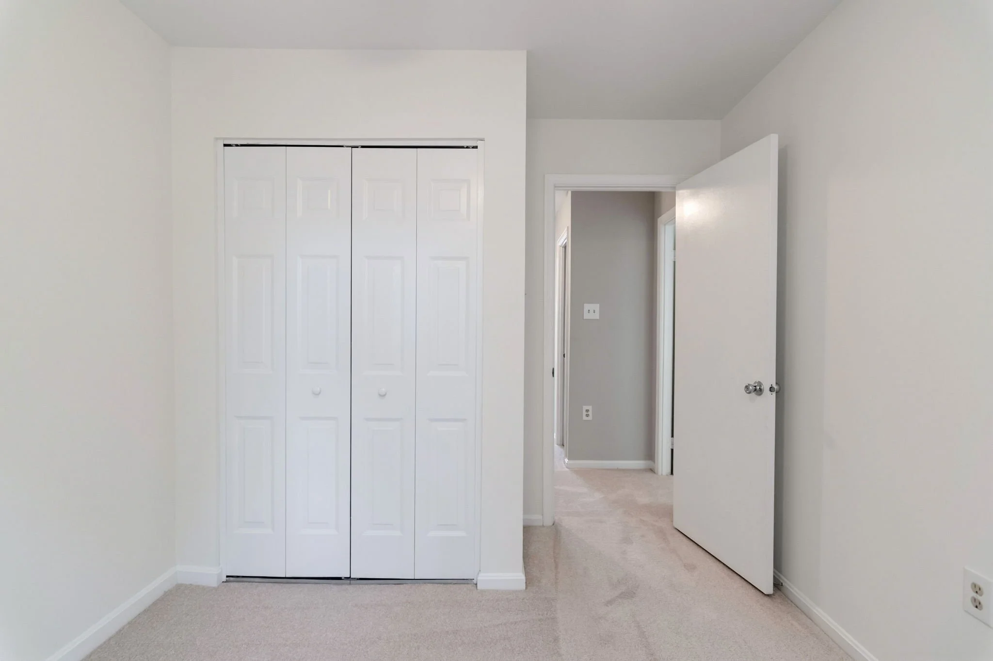 35-samantha-bard-4445-holly-ave-bedroom-two-double-closet-fairfax-va-22030.jpg