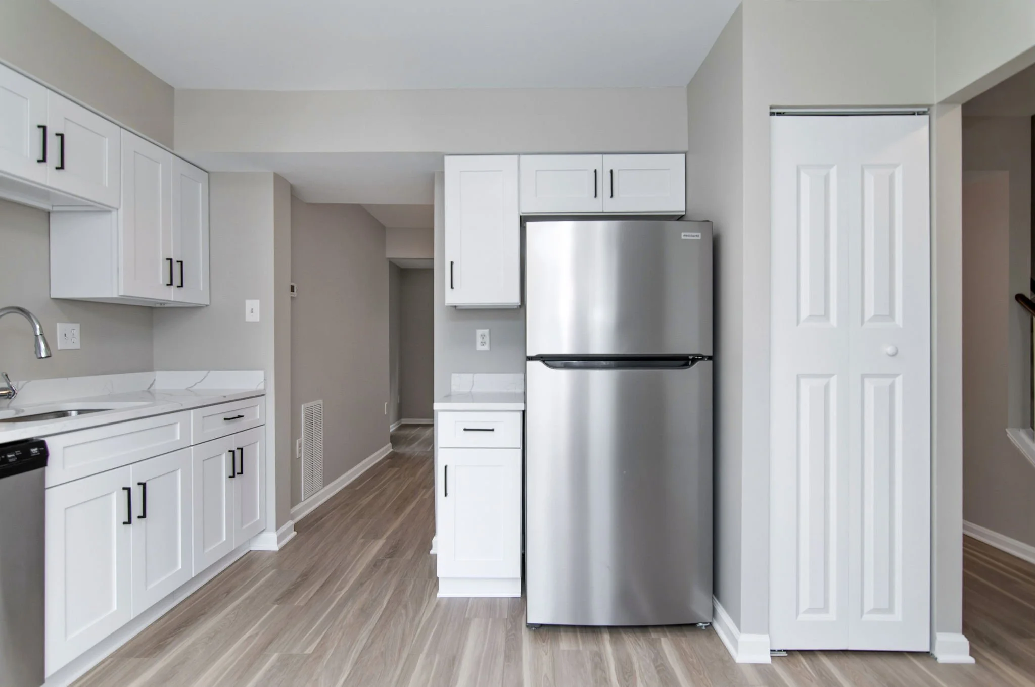 16-samantha-bard-4445-holly-ave-kitchen-refrigerator-open-layout-fairfax-va-22030.jpg