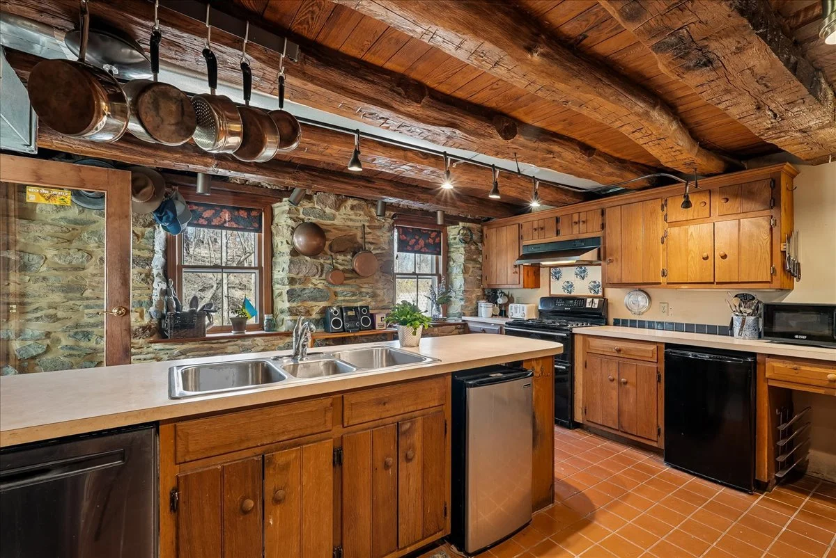 26-samantha-bard-13064-furnace-mountain-rd-kitchen-log-beams-stone-walls-lovettsville-va-20180.jpg