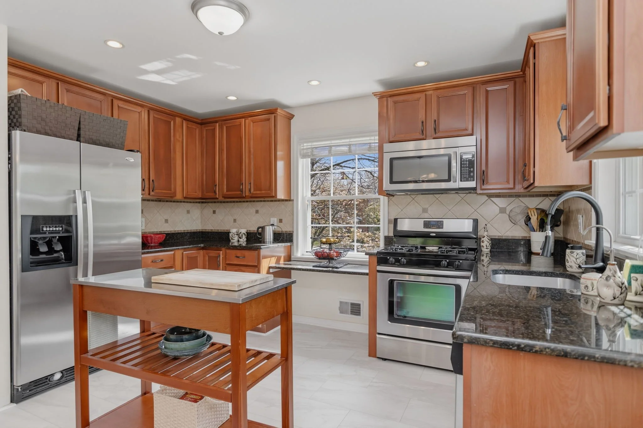 04-samantha-bard-13703-penwith-ct-kitchen-refrigerator-island-chantilly-va-20151.jpg