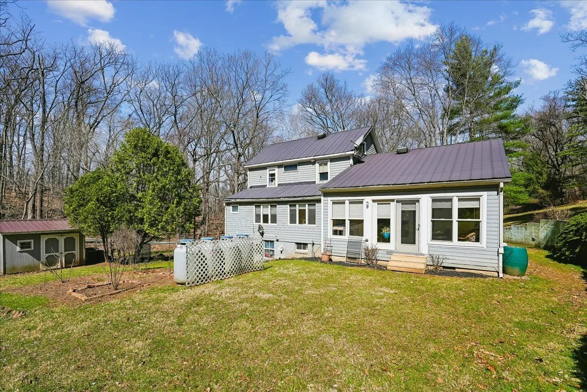 14-samantha-bard-13064-furnace-mountain-rd-rear-exterior-metal-roof-shed-lovettsville-va-20180.jpg
