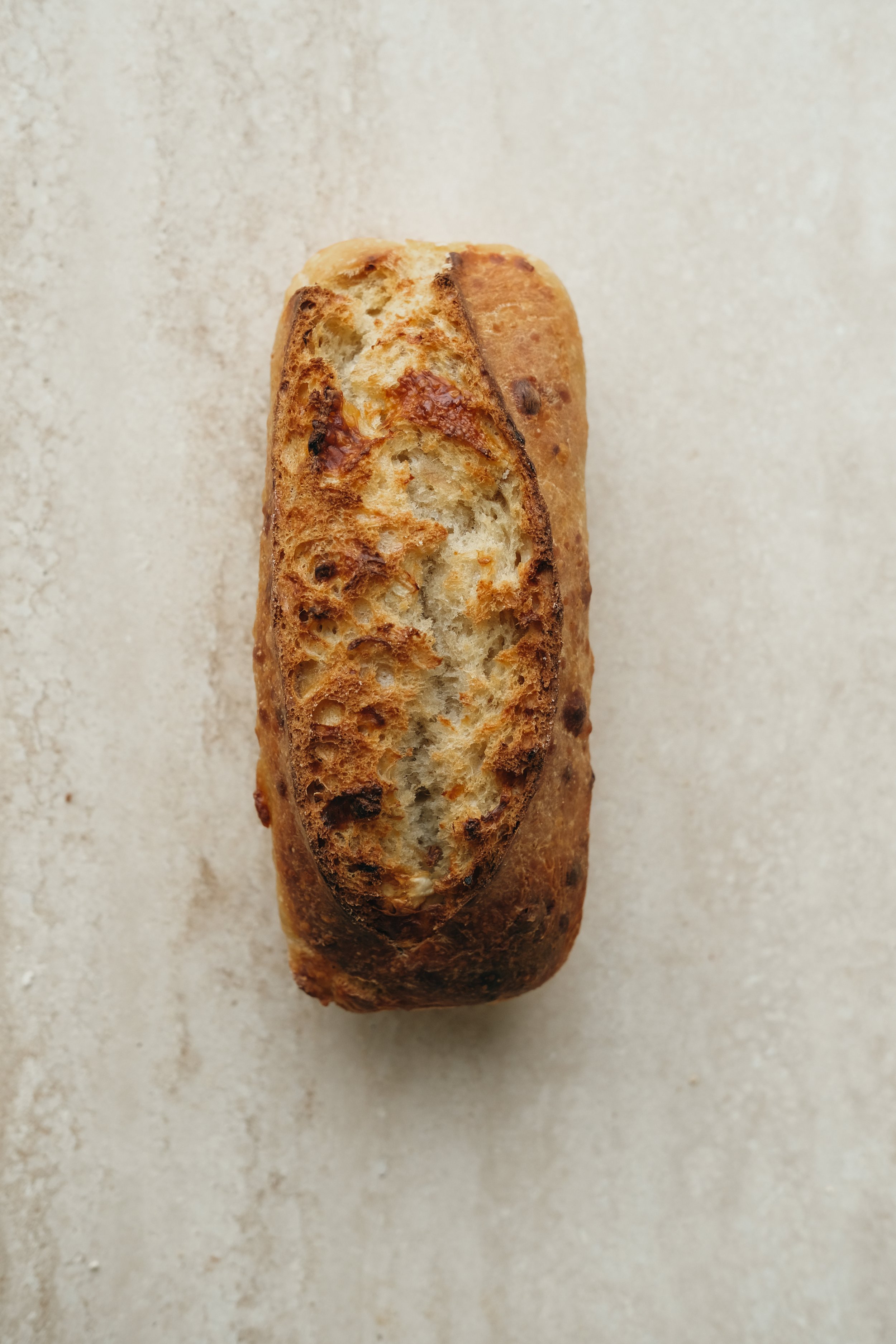 Pain Camembert / oignons caramélisés