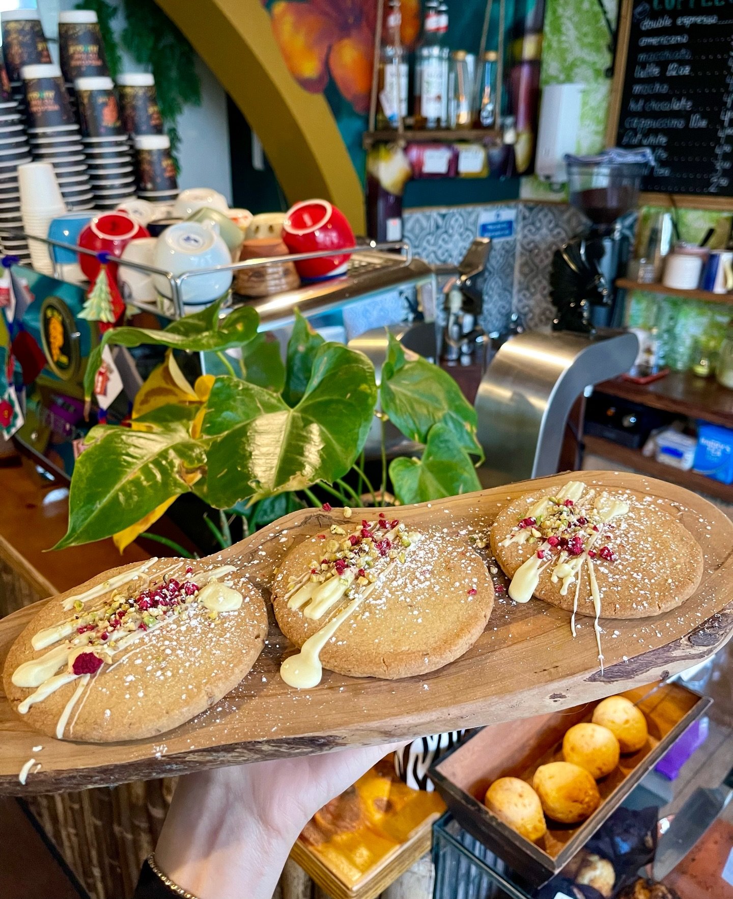 Special: Pistachio Shortbread 🍪✨💛
