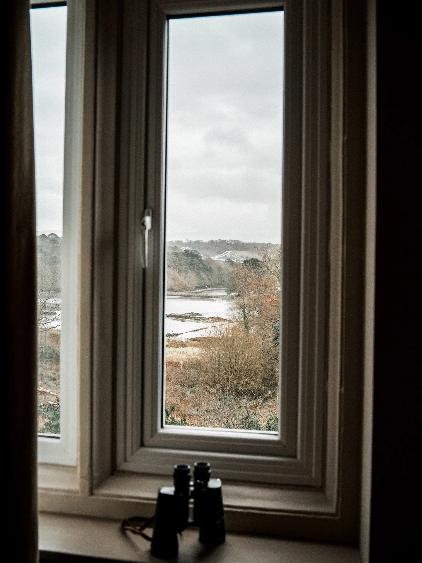 Sir Isham:  A recalibration of priorities through quiet design and mountain range views.

#LlysEsgob #LuxuryBedroom #RestorativeTravel #designled