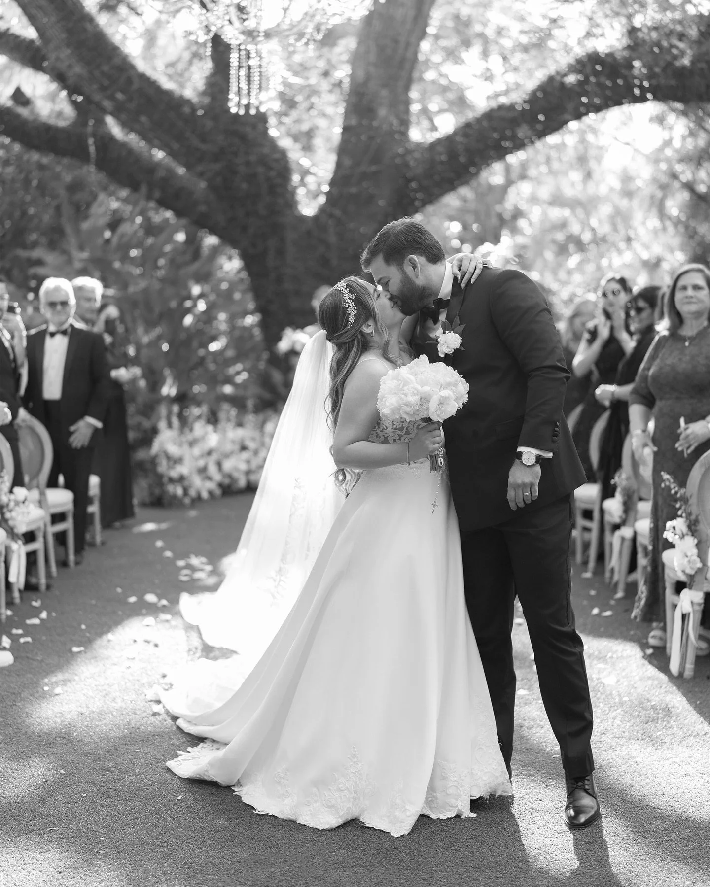 The ceremony is where the energy of the day finally settles. It is that specific moment where everything feels quiet, grounded, and deeply intentional. Villa Woodbine served as a timeless frame for it all, letting the weight of the vows take center s