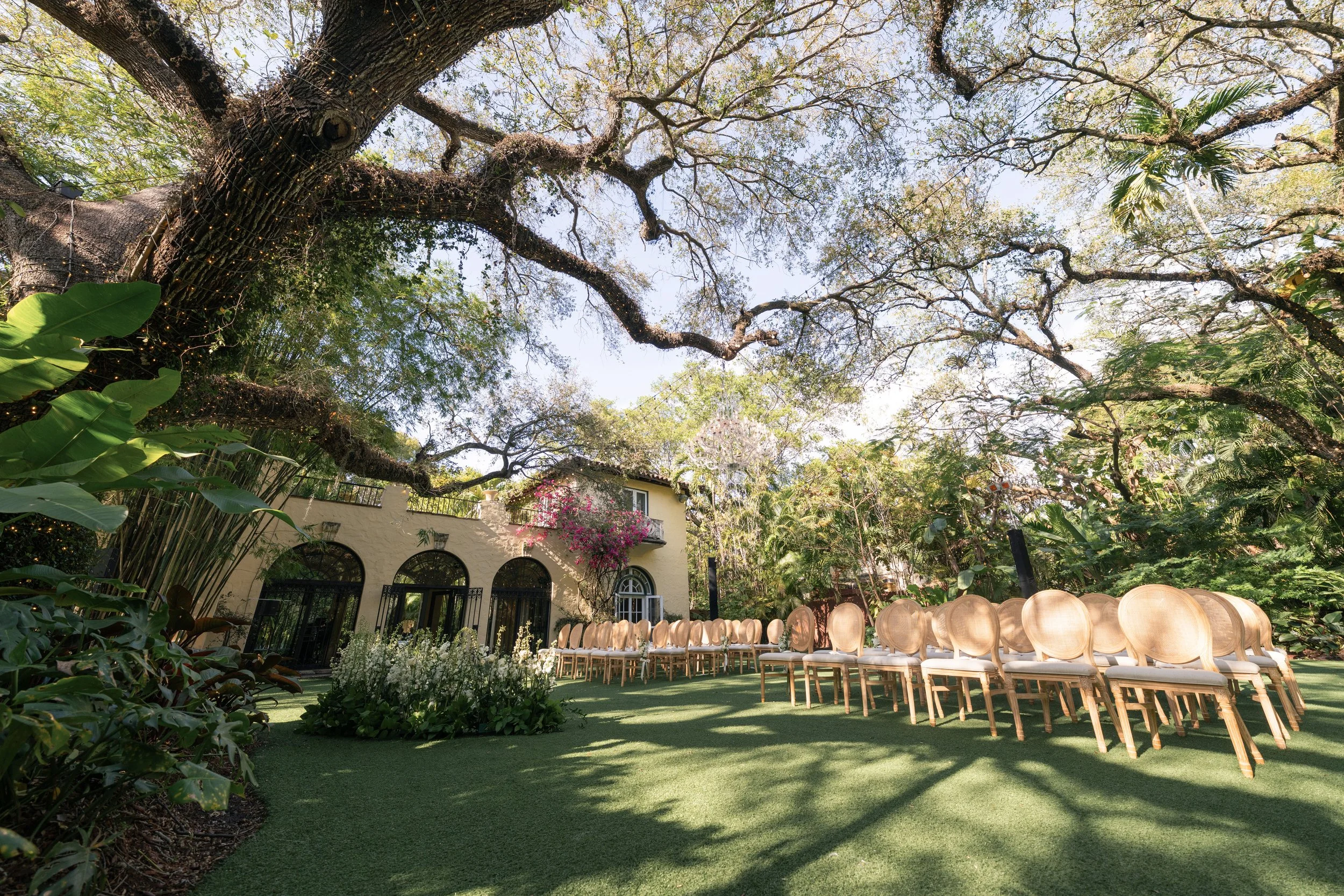 Luxury outdoor wedding reception at Villa Woodbine in Coconut Grove; fine art photography by Star Visual Art, Miami.