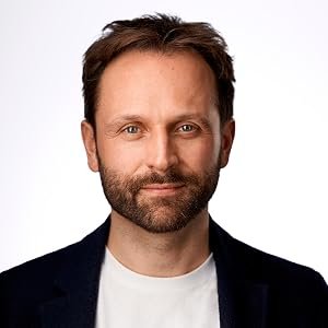 Bjoern Schaefer B2B Sales expert and consultant, book author and podcast host of the funky flywheels show
