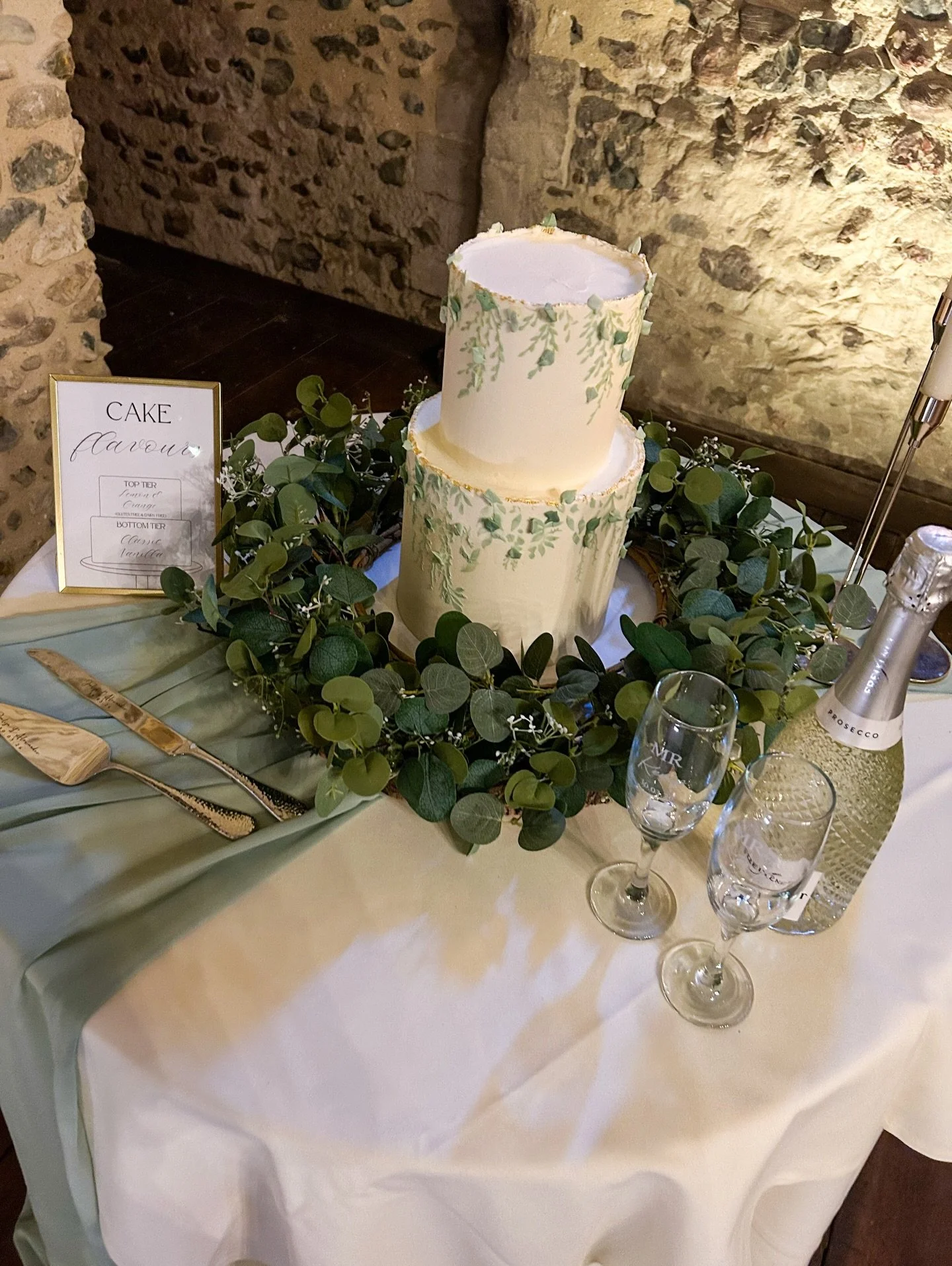 &bull; ALEXANDER &amp; JULIJA &bull;

Congratulations to Alex and Juljia who married on a beautiful Monday in March at the breathtaking Hedingham Castle! 

I&rsquo;ve been to Hedingham Castle a handful of times, but I&rsquo;ve never had the privilege