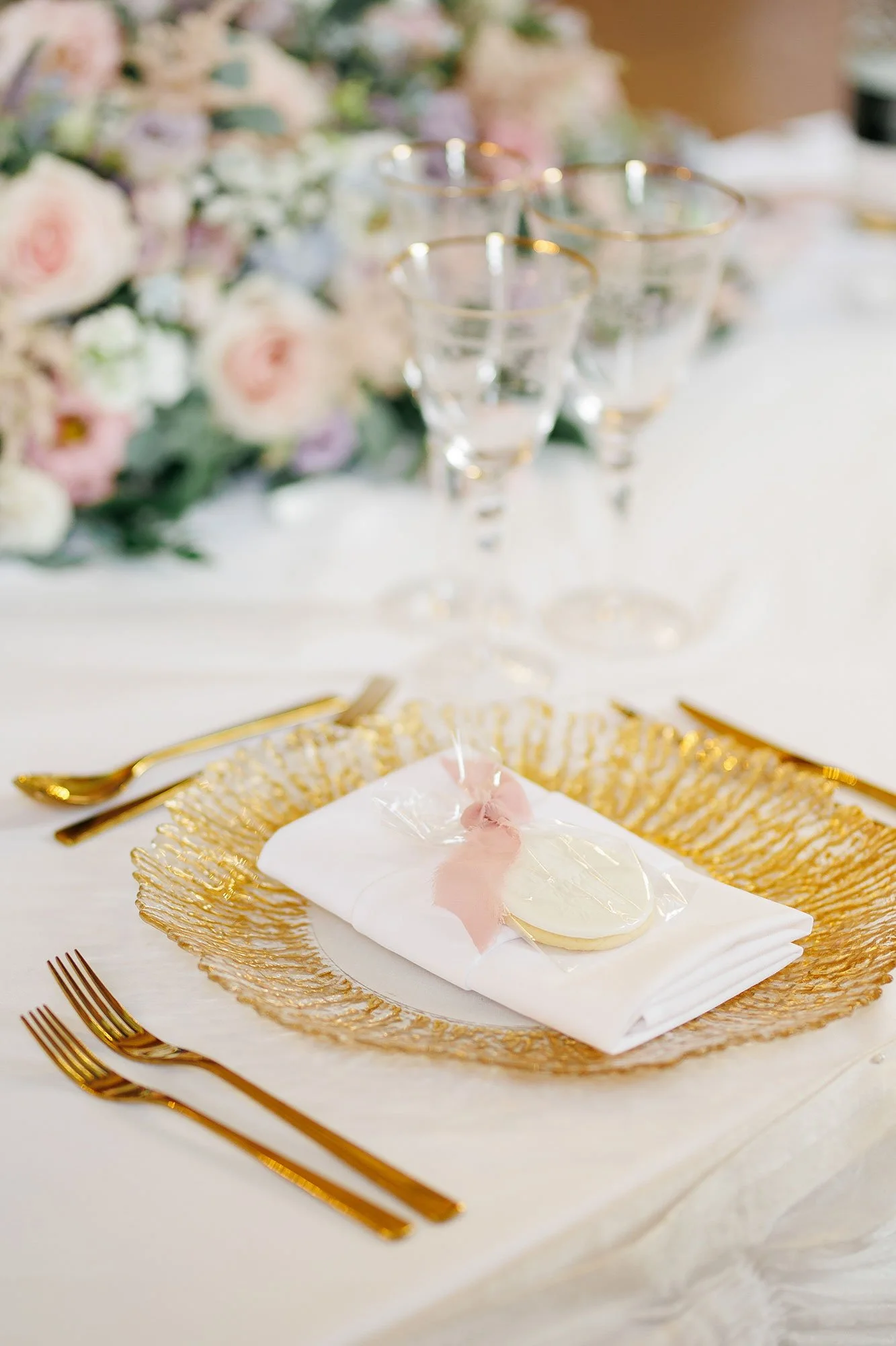 Persoanlised wedding favour biscuits