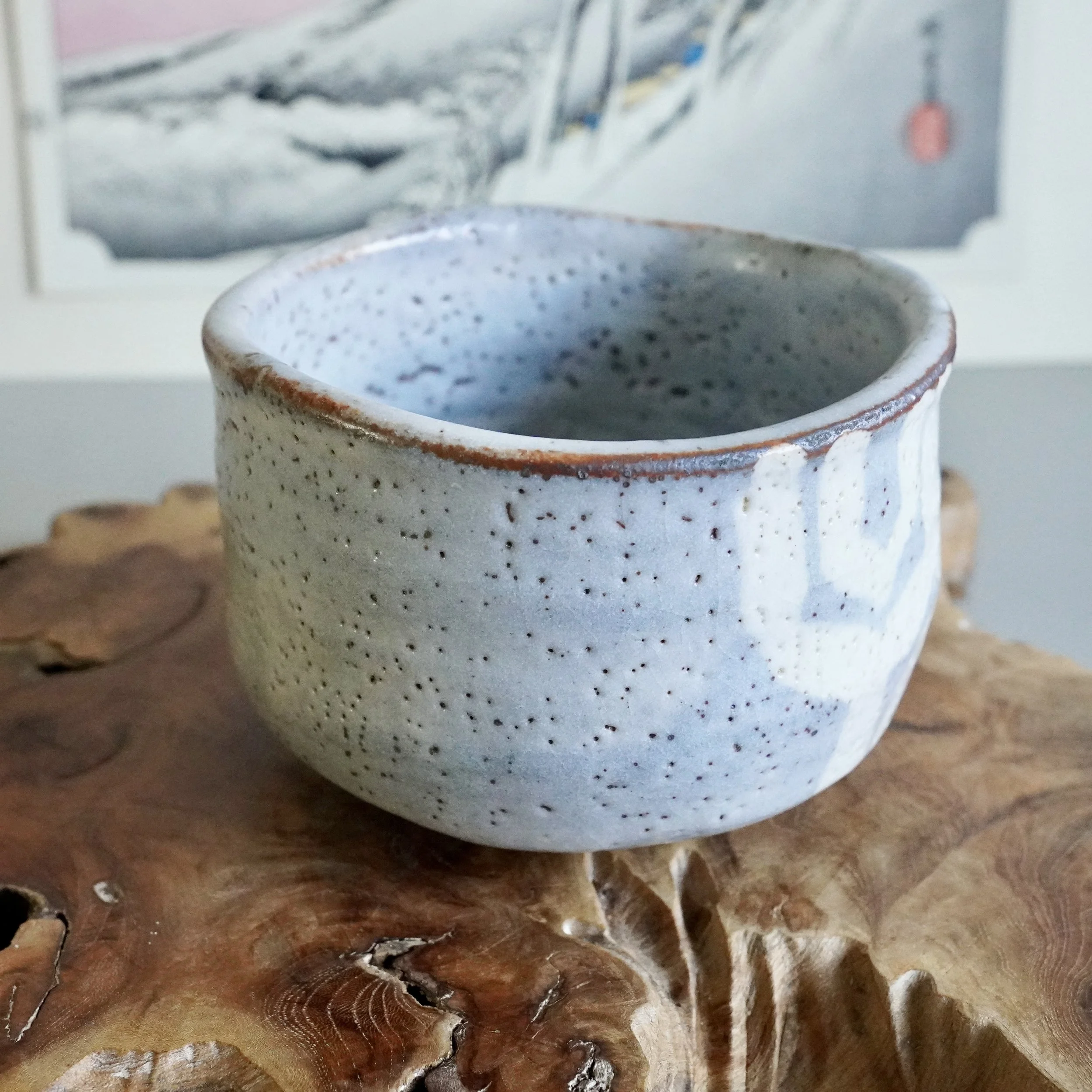 Shino-yaki matcha bowl, carved geometric decoration, blue grey glaze angle view