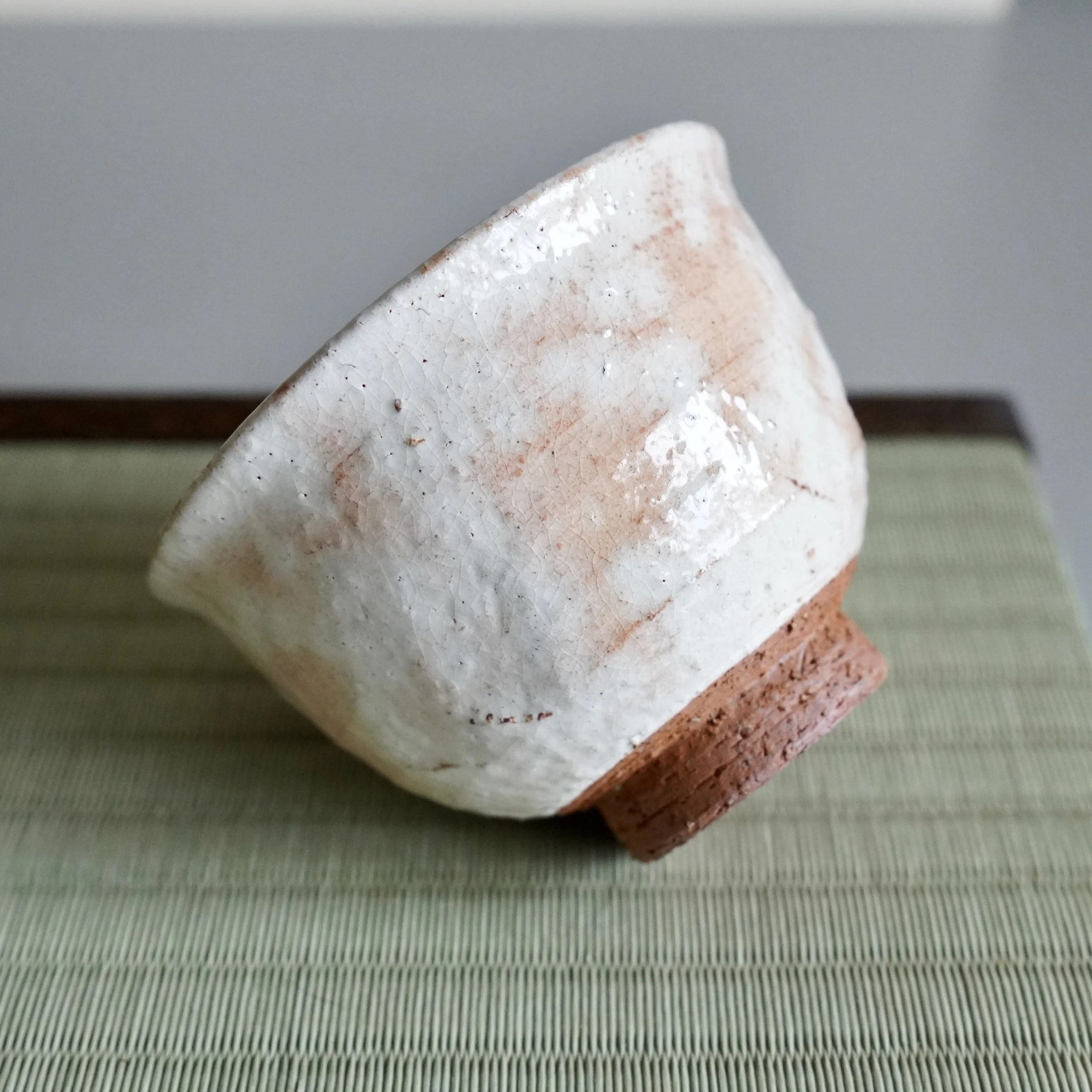 Shira-hagi Hagi-yaki yunomi Taizan kiln, angled view showing form and transition from glazed body to unglazed foot, terracotta clay, Japan Shōwa period