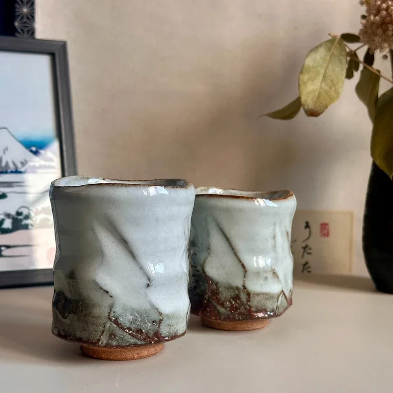 Japanese Hagi-yaki yunomi pair Mukuhara Yoshitoshi Furuhata-gama Showa with shiori documentation side view