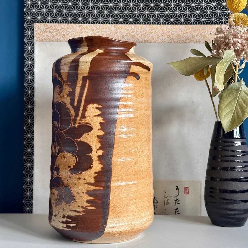 Signed Sakai Yoshimi Studio Pottery Vase | Hand-Carved Floral Sgraffito, Tomobako Box side.webp