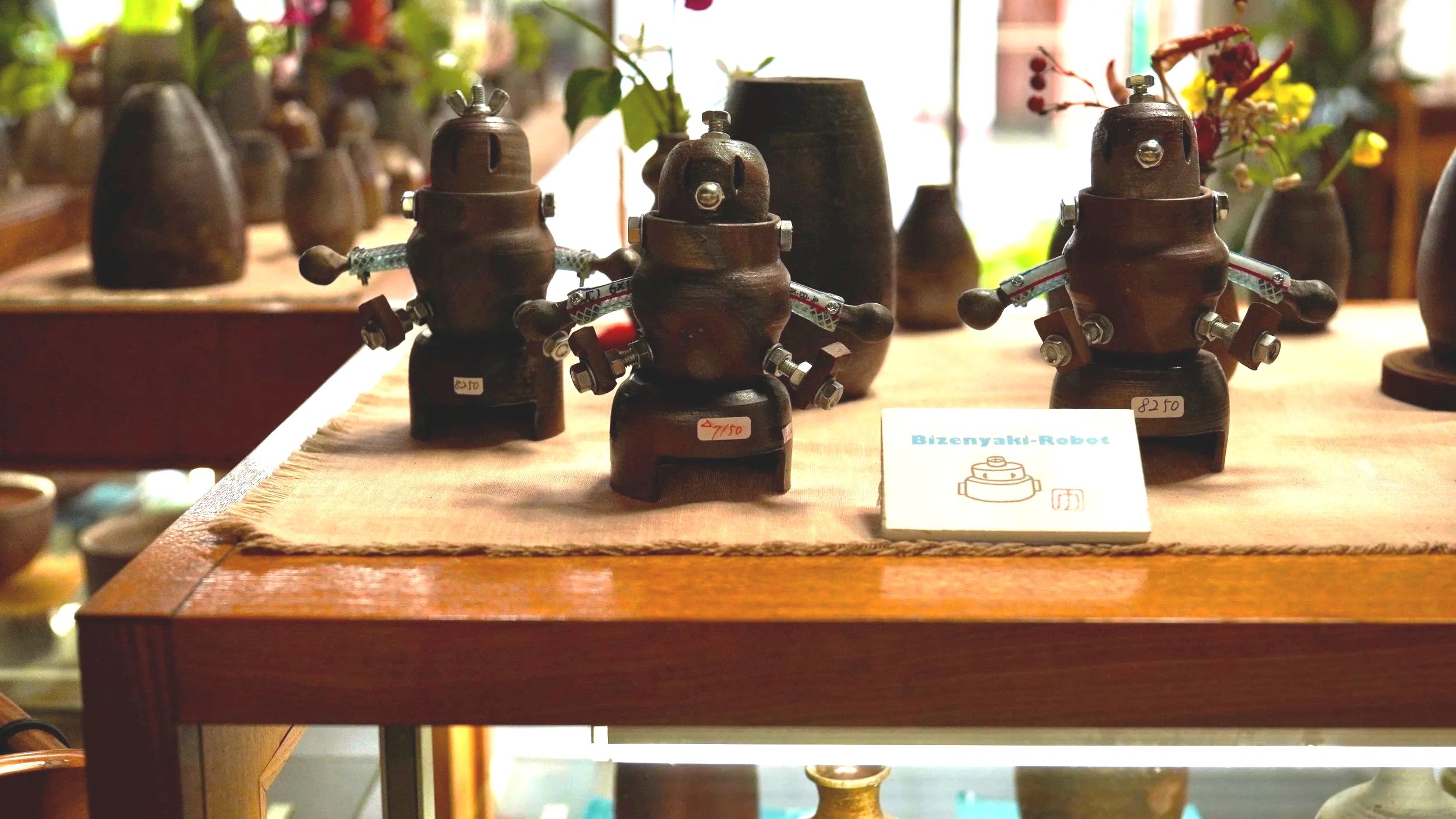 Three Bizen-yaki ceramic robot mascots with metal bolt joints by Shibaoka Chikara, displayed at Shibaoka Tōsendō shop, Imbe Okayama Japan