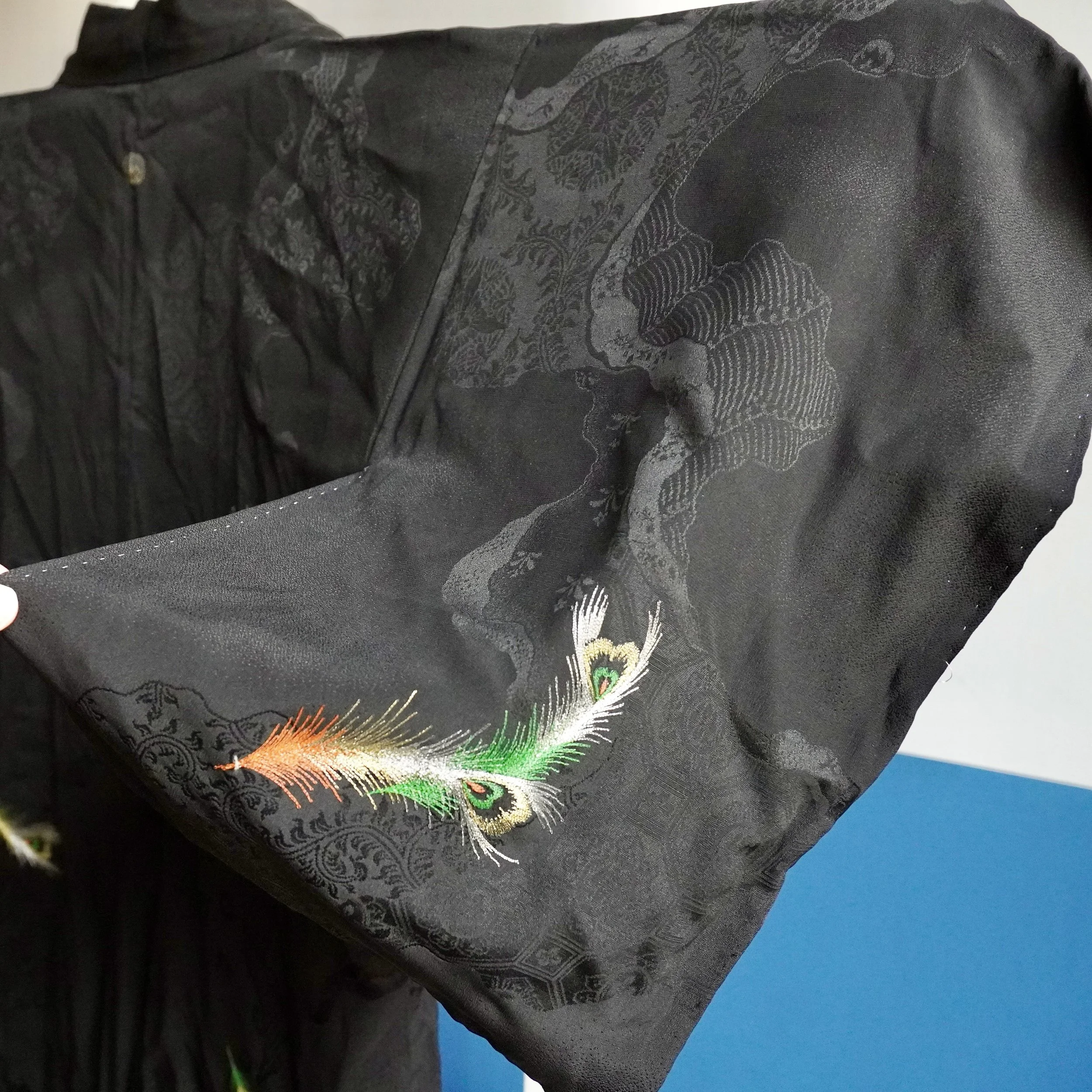 Japanese black silk haori peacock feather embroidery kamon Showa sleeve