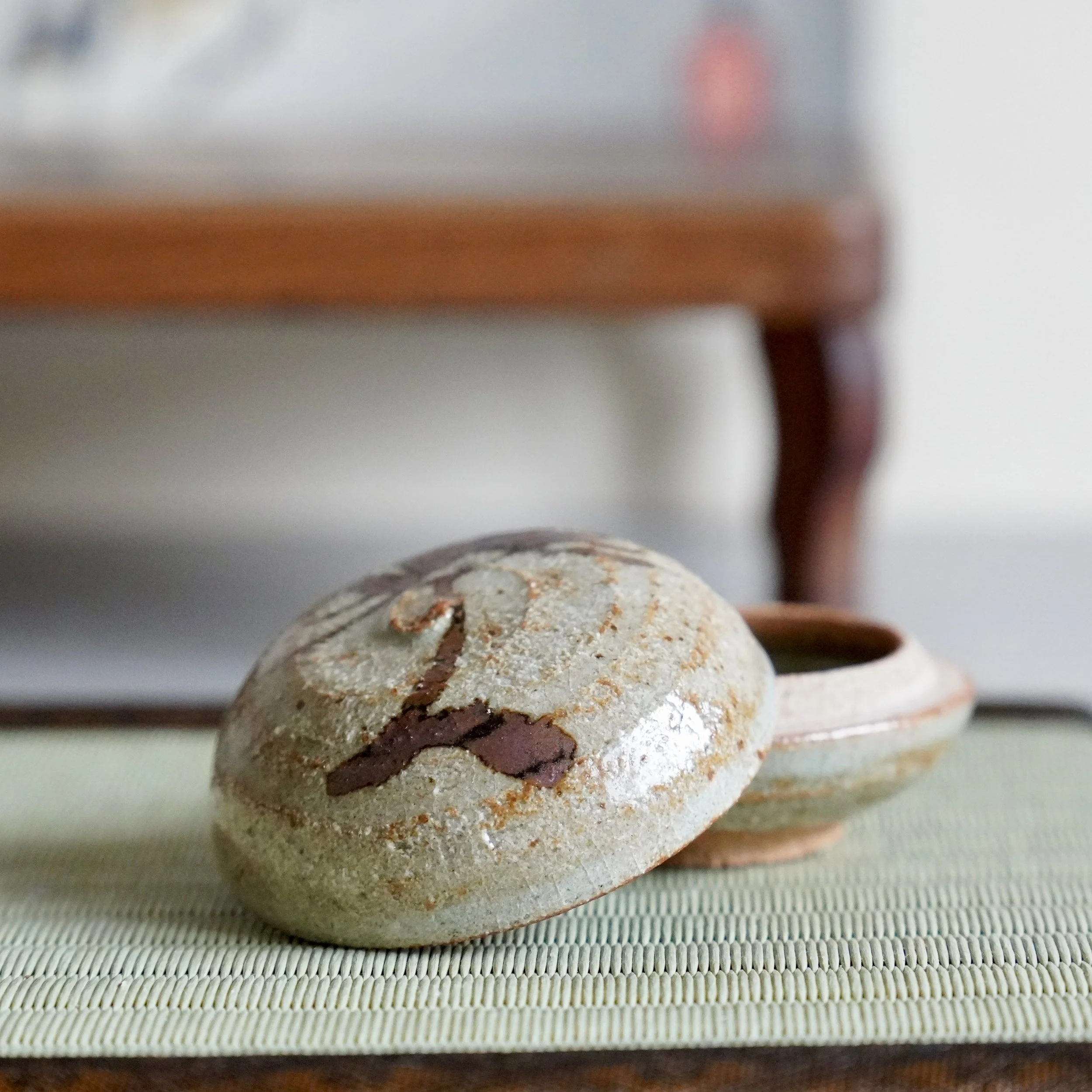 Ceramic kogo incense container open on tatami mat, made by Urasenke Tankōkai Kyoto as beiju birthday gift