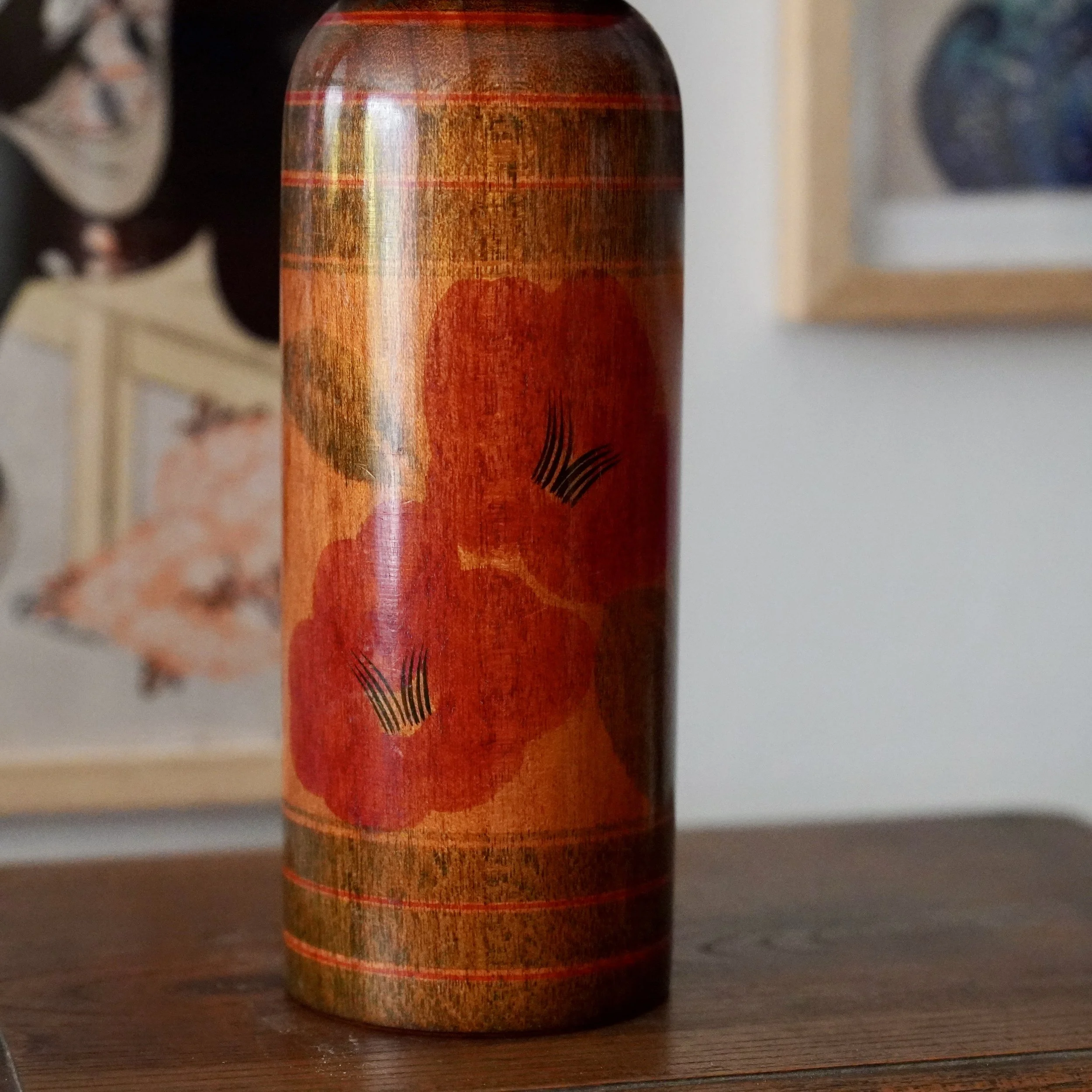 Painted camellia flower motif on noboru sōsaku kokeshi body