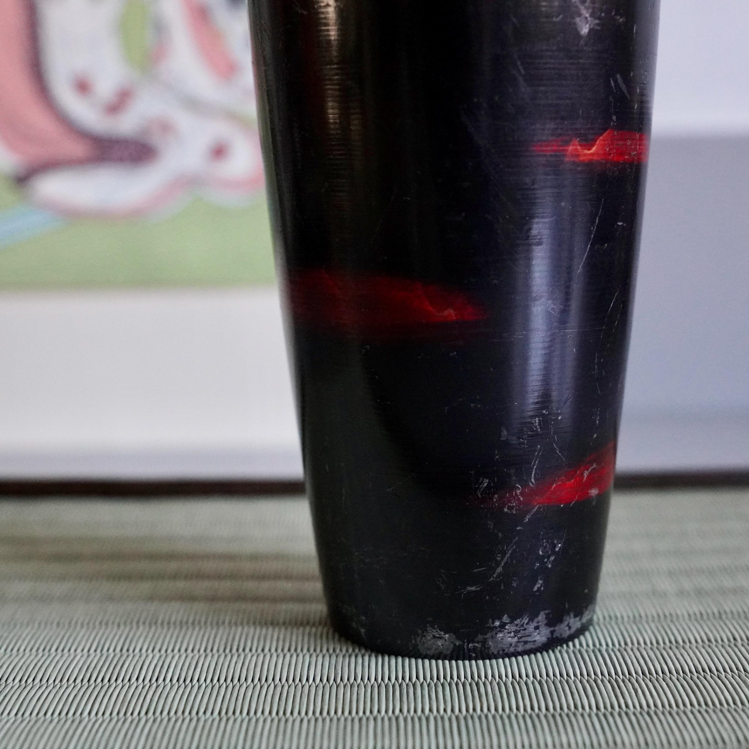 Detail of red grain streak on Watanabe Masao sosaku kokeshi trunk
