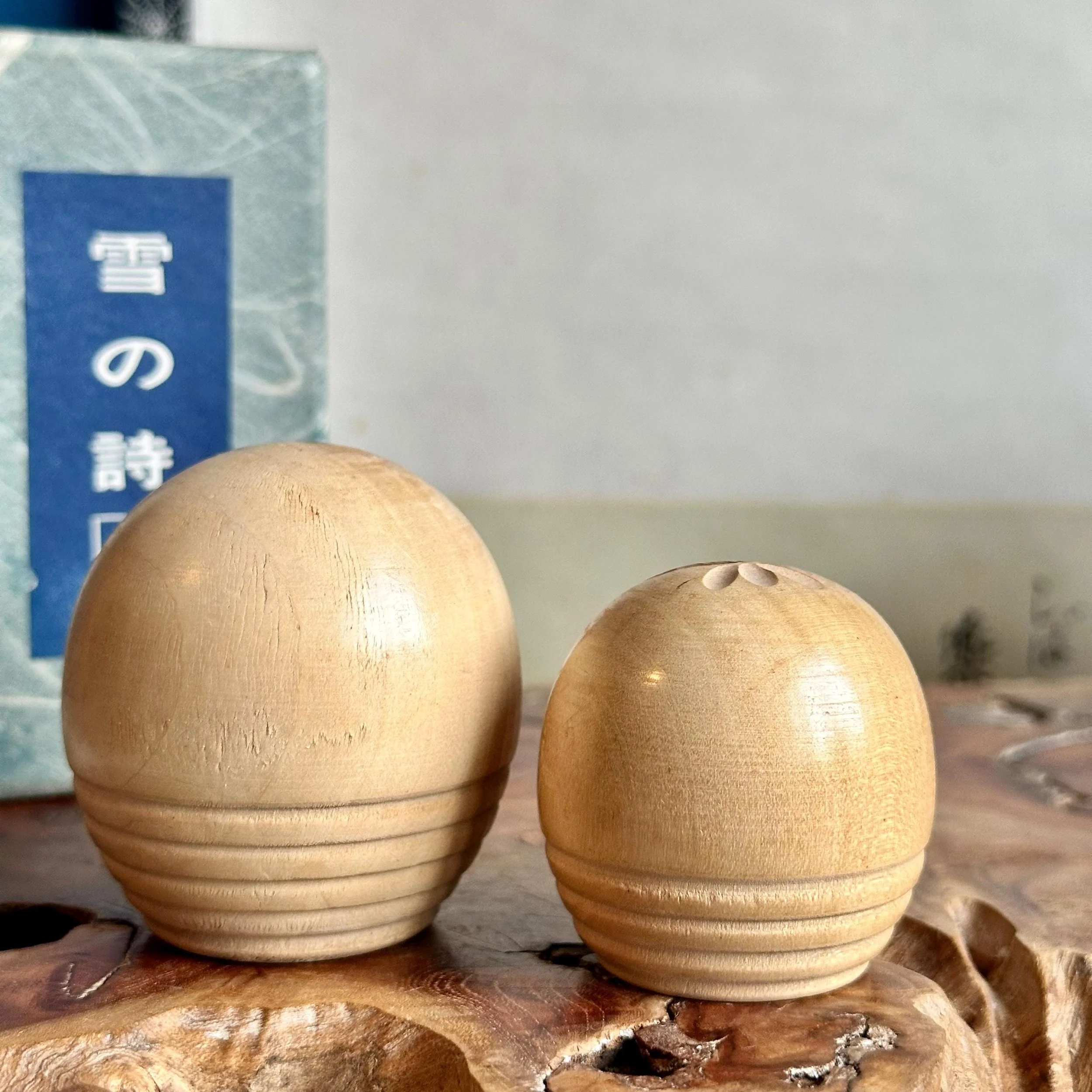 Japanese sosaku kokeshi pair Murakami Kenichi Yuki no Uta tomobako