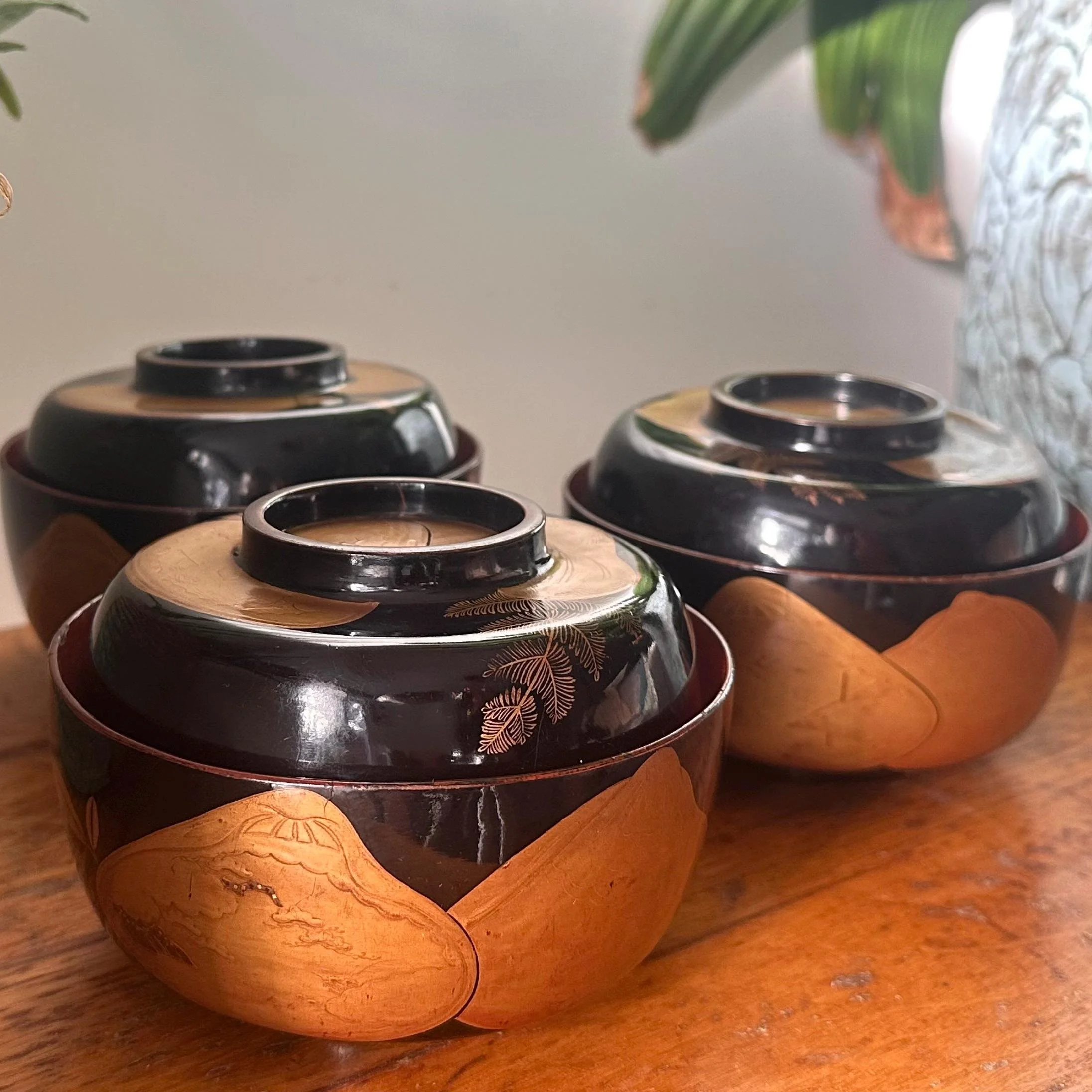 (sold) Urushi lacquerware own bowl set with gold maki-e early Shōwa period 1930s