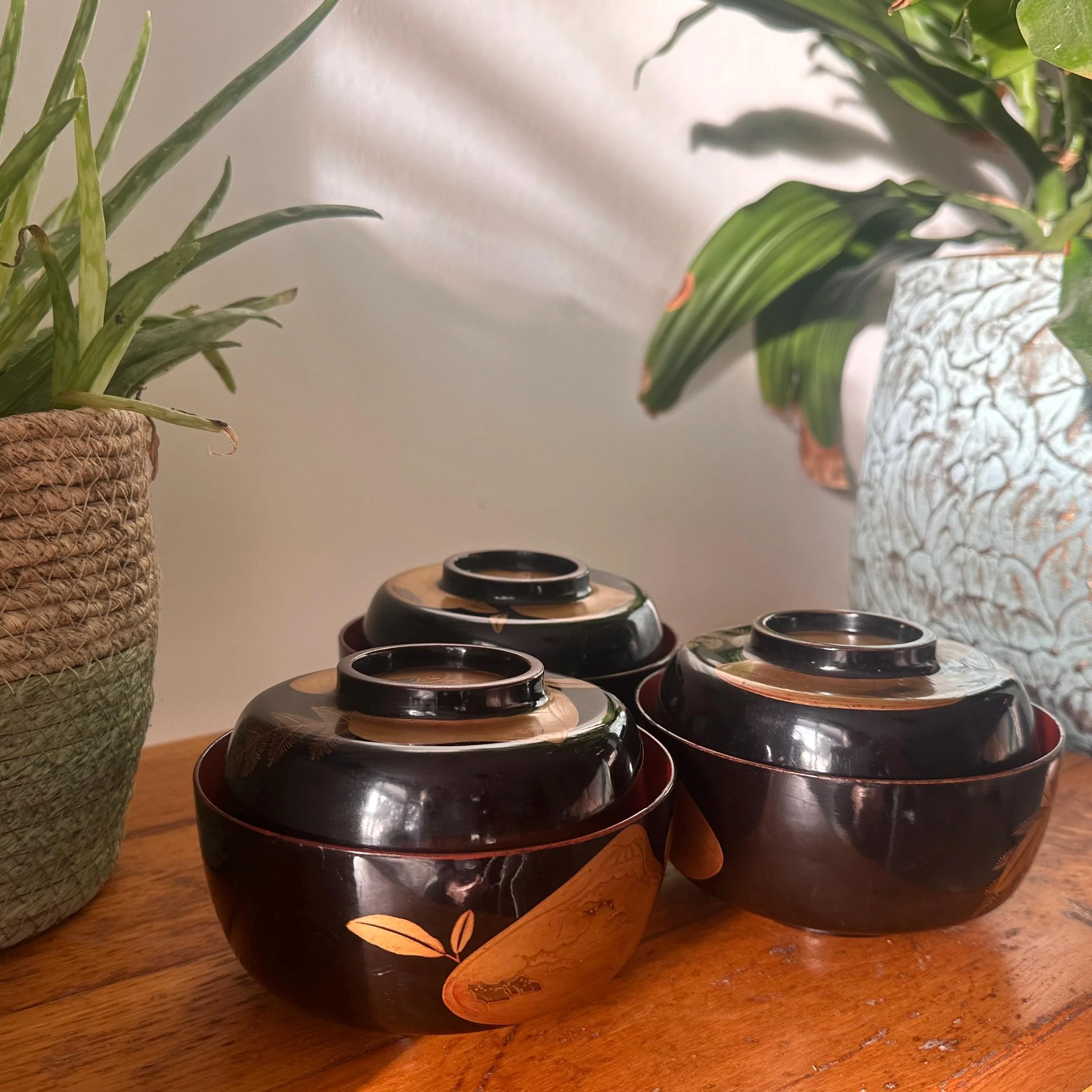(sold) Urushi lacquerware own bowl set with gold maki-e early Shōwa period 1930s