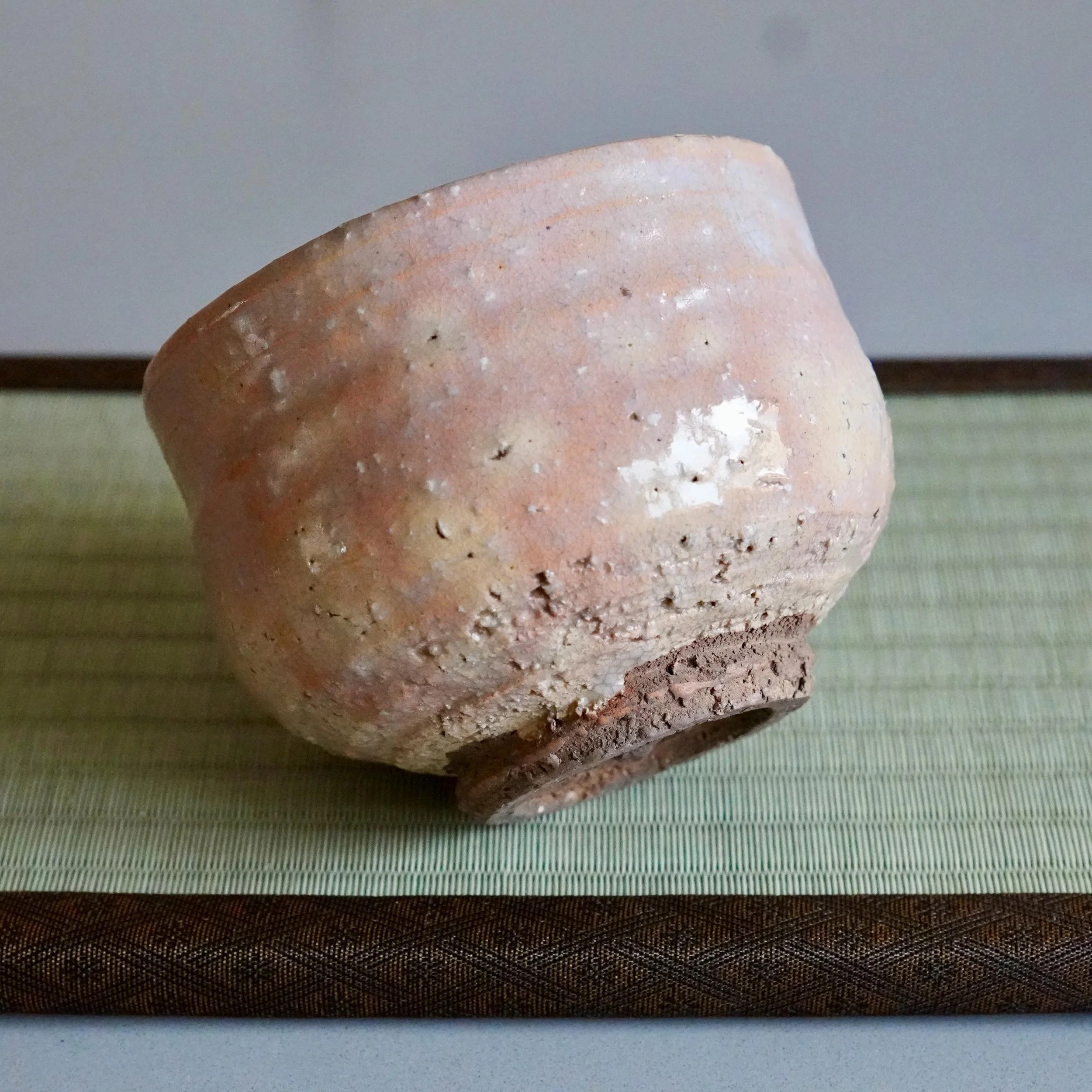 Shira-Hagi chawan Yamato Matsuroku-gama full form on tatami, pale rosy glaze and irregular hand-formed rim
