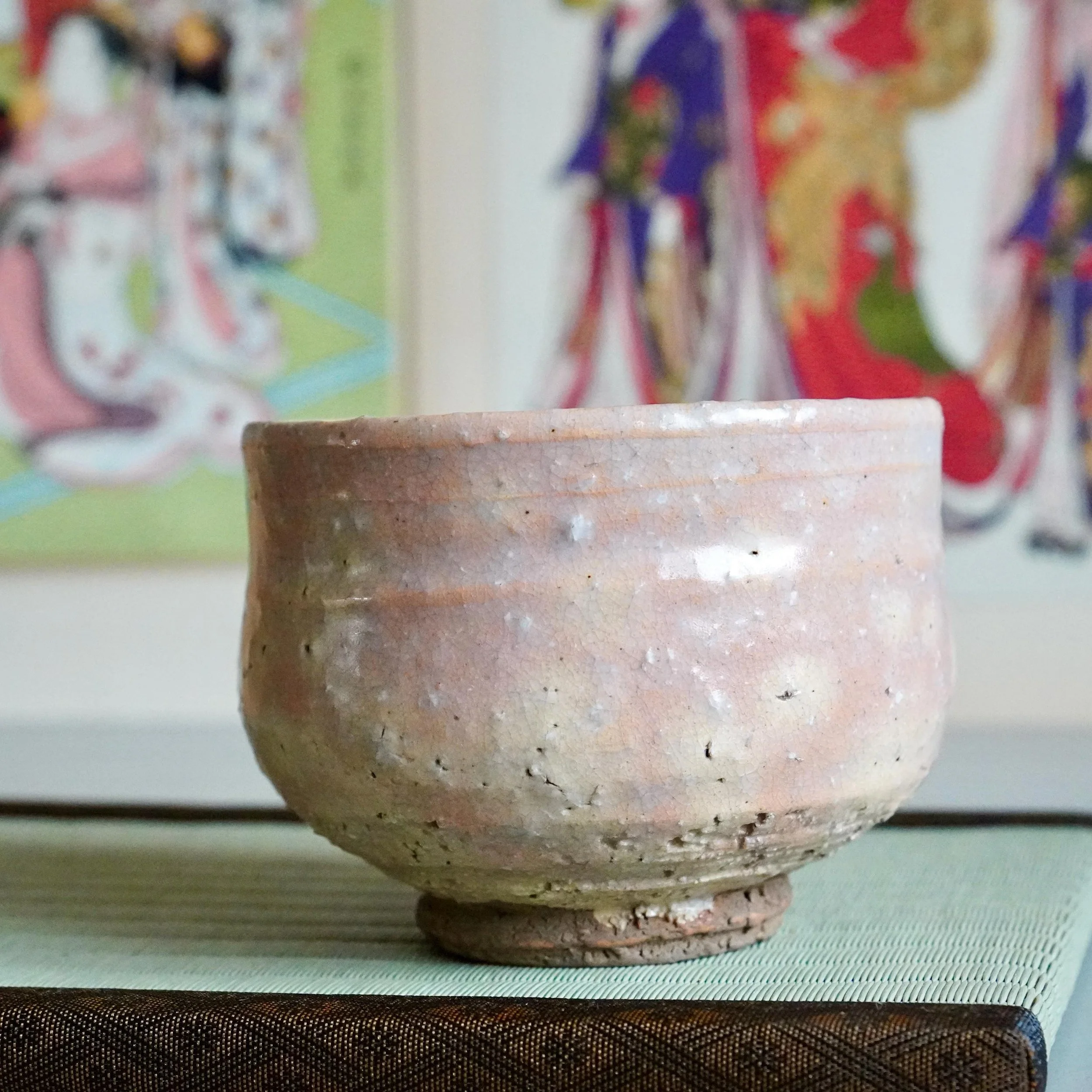 Shira-Hagi chawan Yamato Matsuroku-gama showing foot and lower body, Hagi ware Miyano Yamaguchi