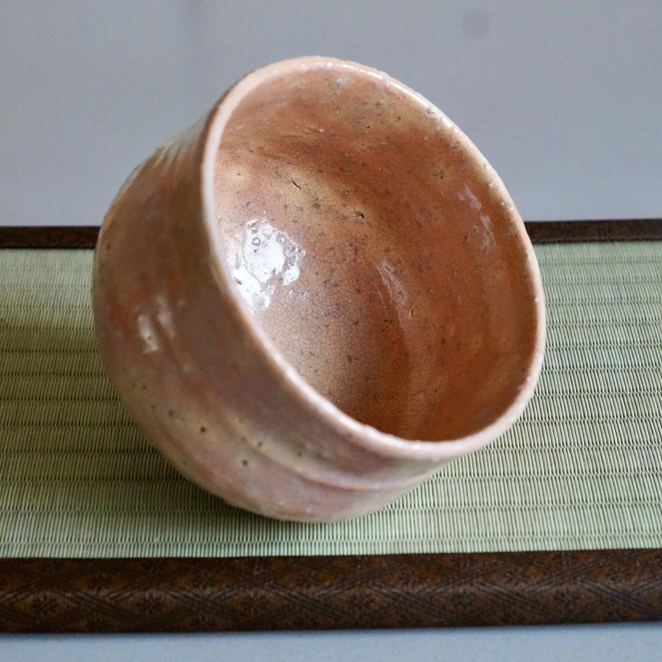 Hagi-yaki chawan Yamato Matsuroku-gama interior angle, pale glaze and hand-formed bowl walls