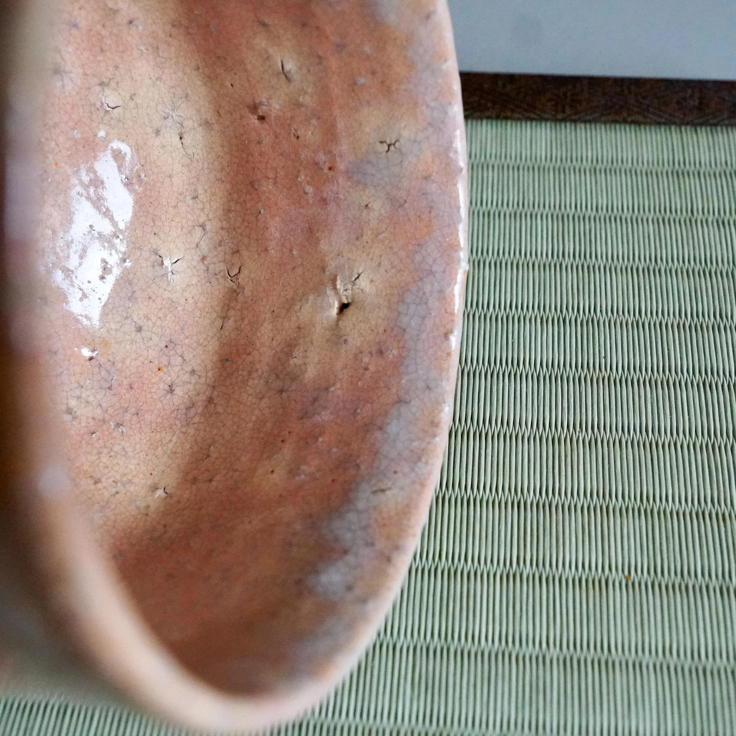 Hagi chawan foot ring detail Yamato Matsuroku-gama, unglazed Daido clay close-up showing texture and iron speckling