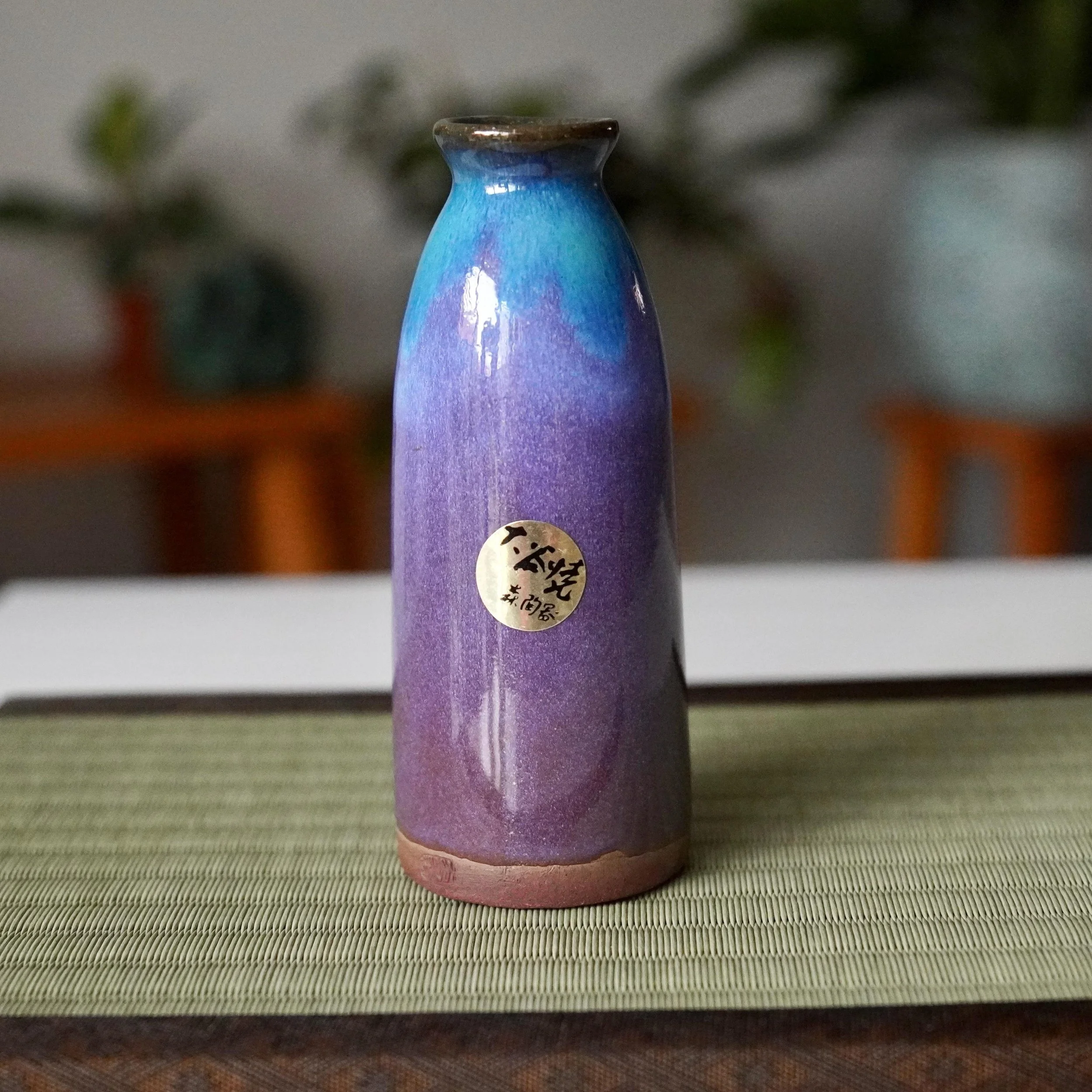 Ōtani-yaki vase purple and blue glaze Mori Toki kiln Naruto with original studio sticker, late Shōwa period Japan, displayed on tatamimat