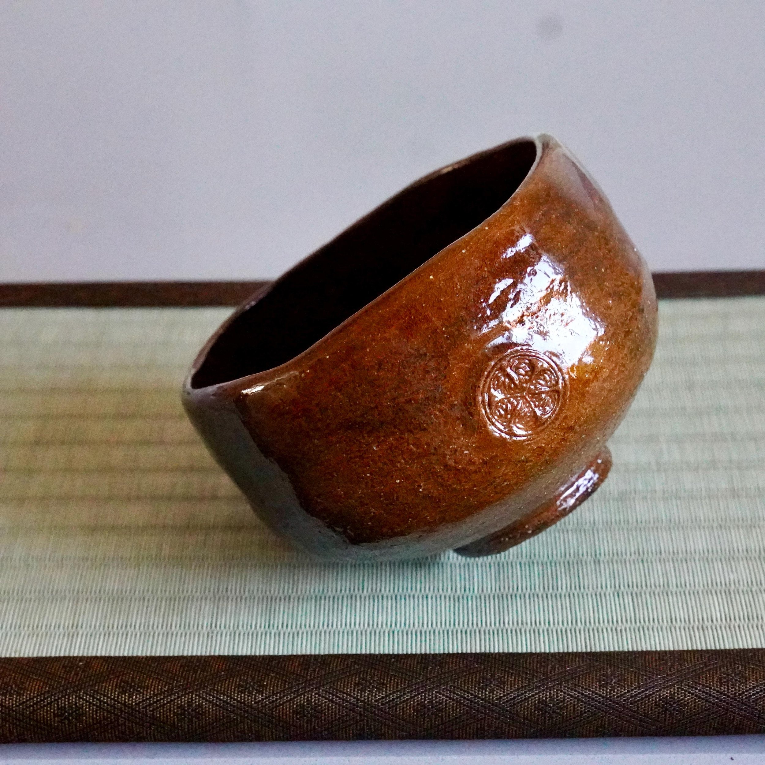 Ōbi-yaki chawan by Nakamura Chōami, angled view showing rim and texture